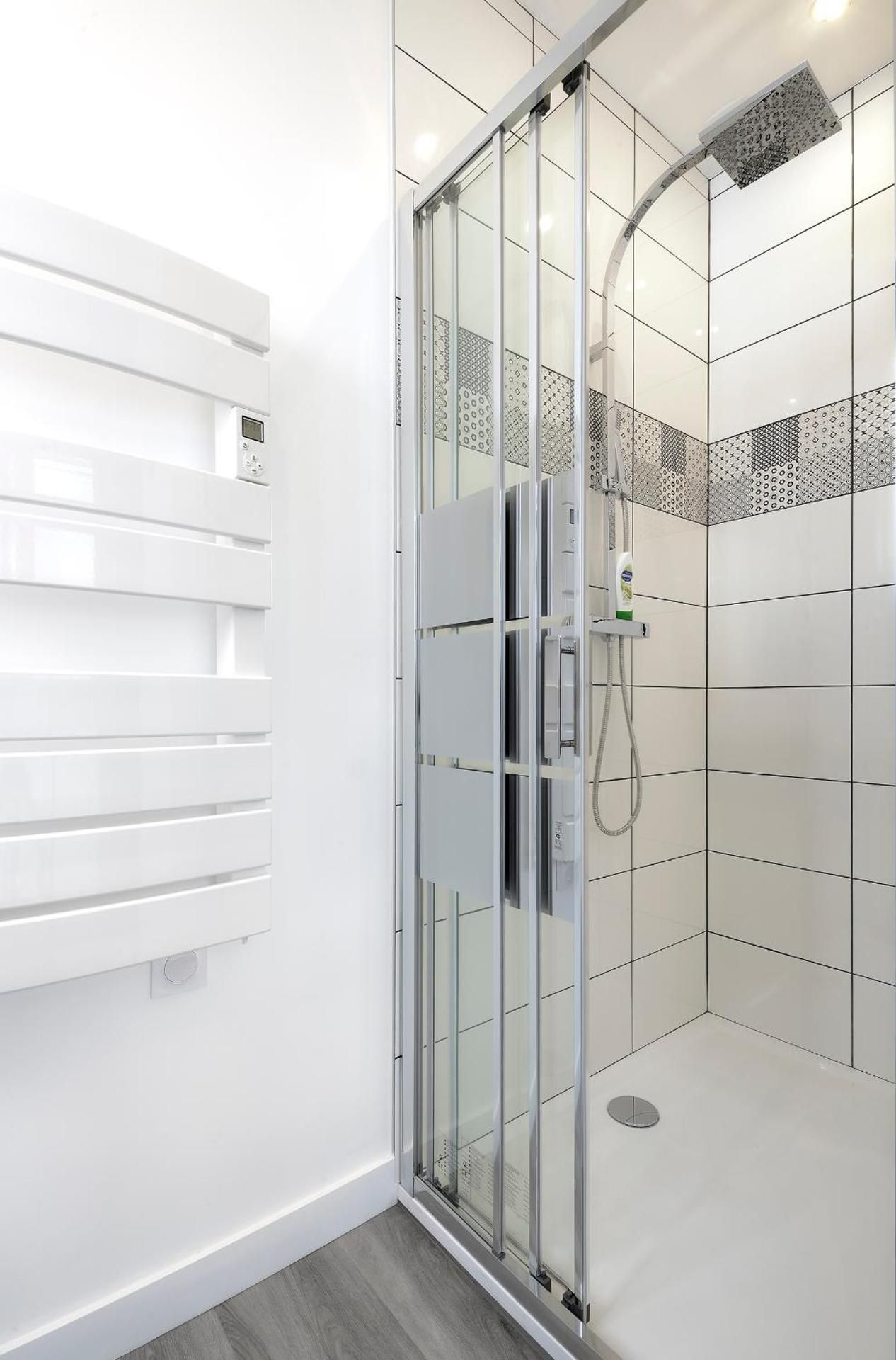 Apartment with Shower