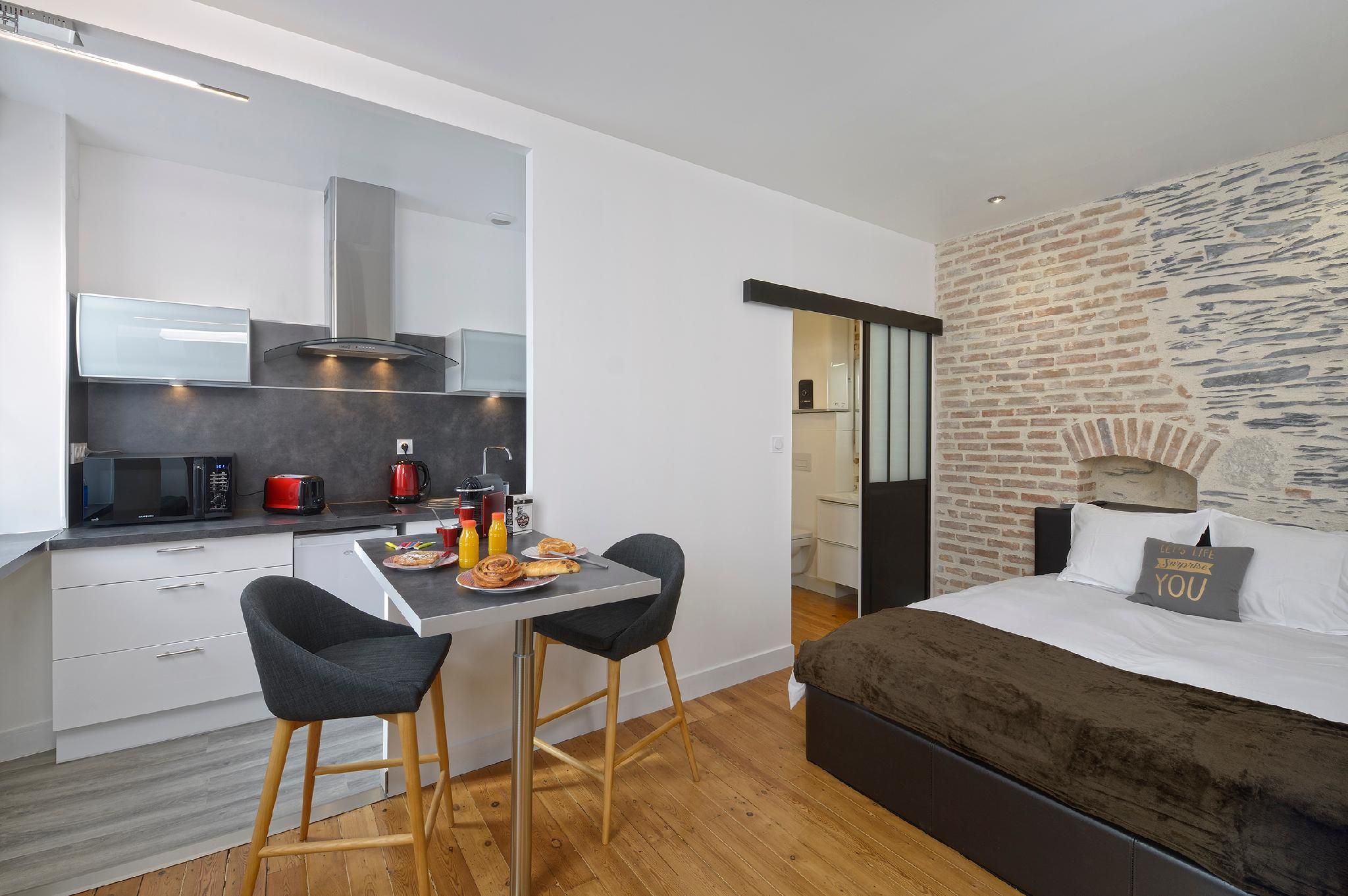 Apartment-Modern-Ensuite with Shower-Courtyard view-1étage D/2étage D/rdc