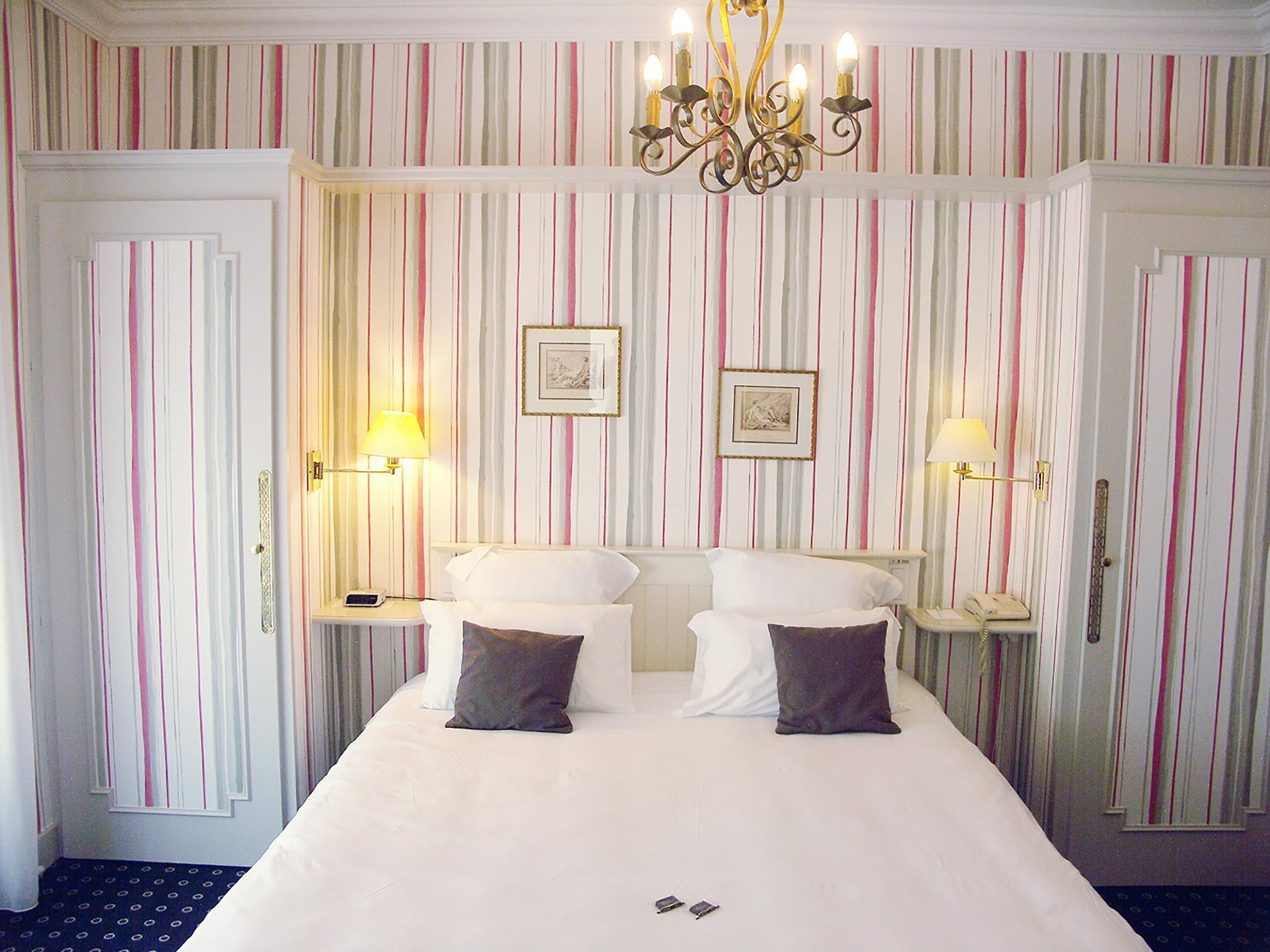 Classic Room with Queen Bed Non Smoking