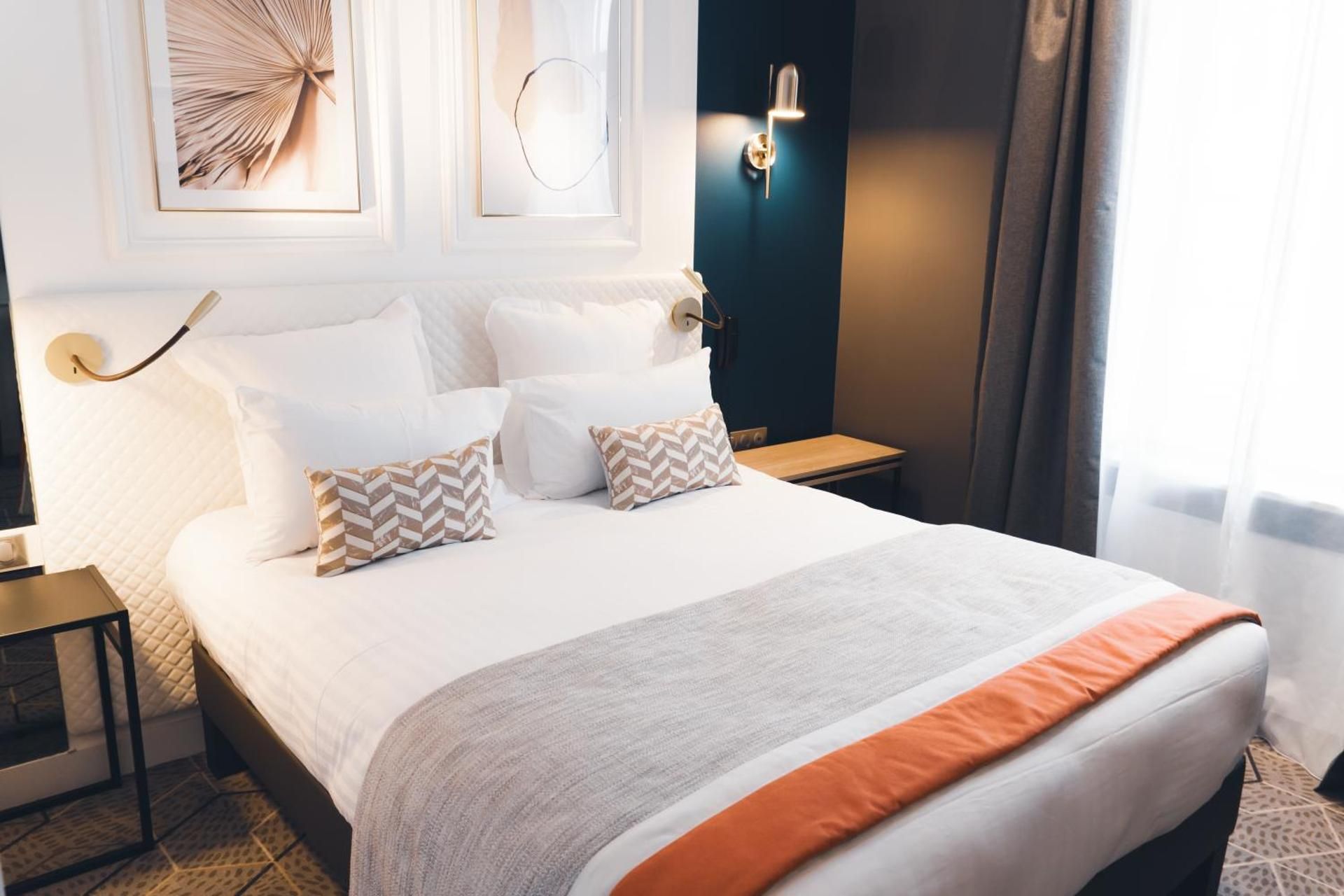 Classic Queen Room with Air Condition