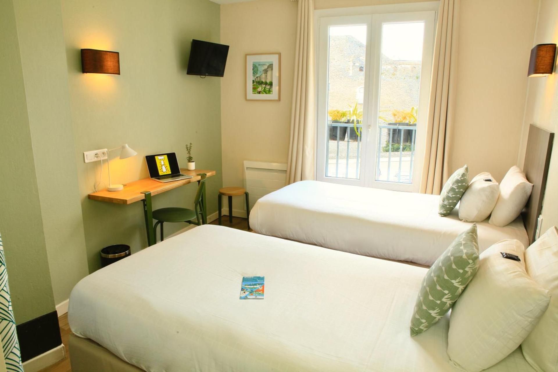 Classic Twin Room - Castle View