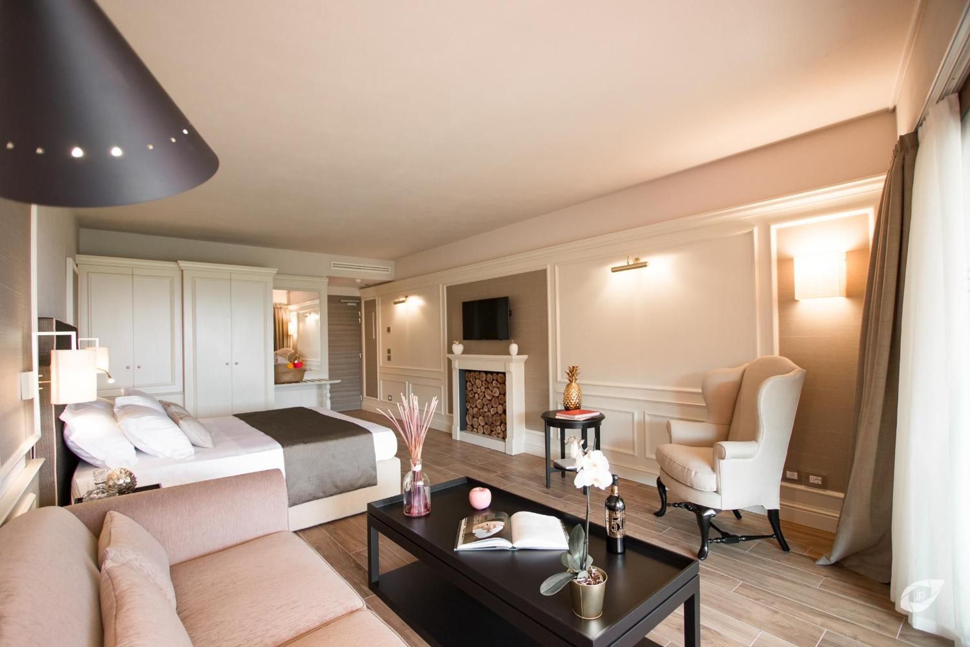 Deluxe King Room