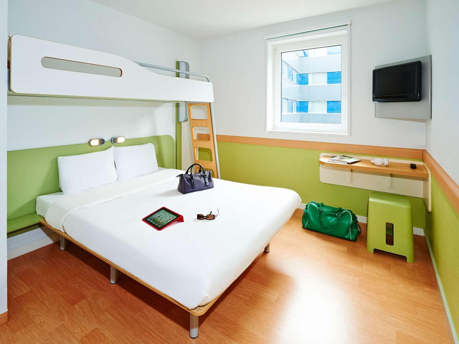 ibis budget Angers Parc des Expositions Double Room with Bunk Bed 2