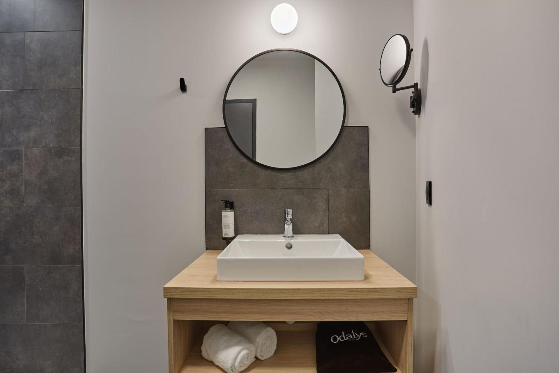 Appart'hôtel Odalys City - Nîmes Arènes - Palais des Congrès  Studio with Arenas View 2