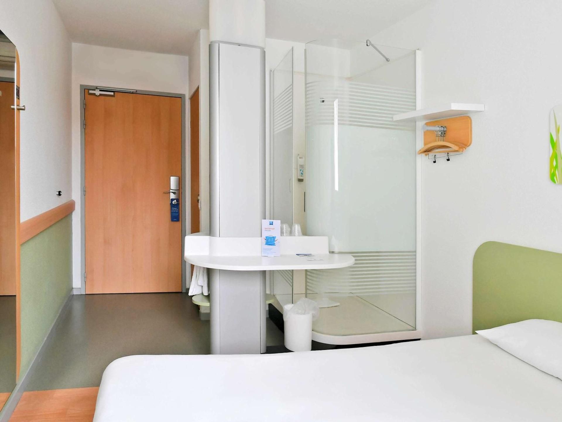 ibis budget Nimes Centre Gare Twin - Room With Twin Beds 3