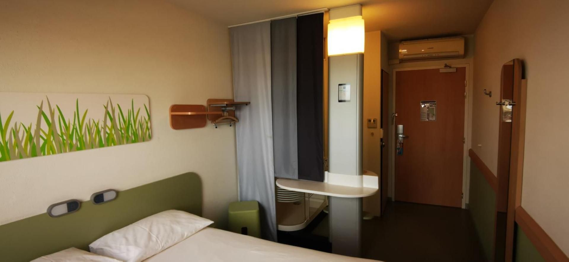 ibis budget Nimes Centre Gare Twin - Room With Twin Beds