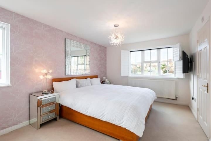 Deluxe King Suite