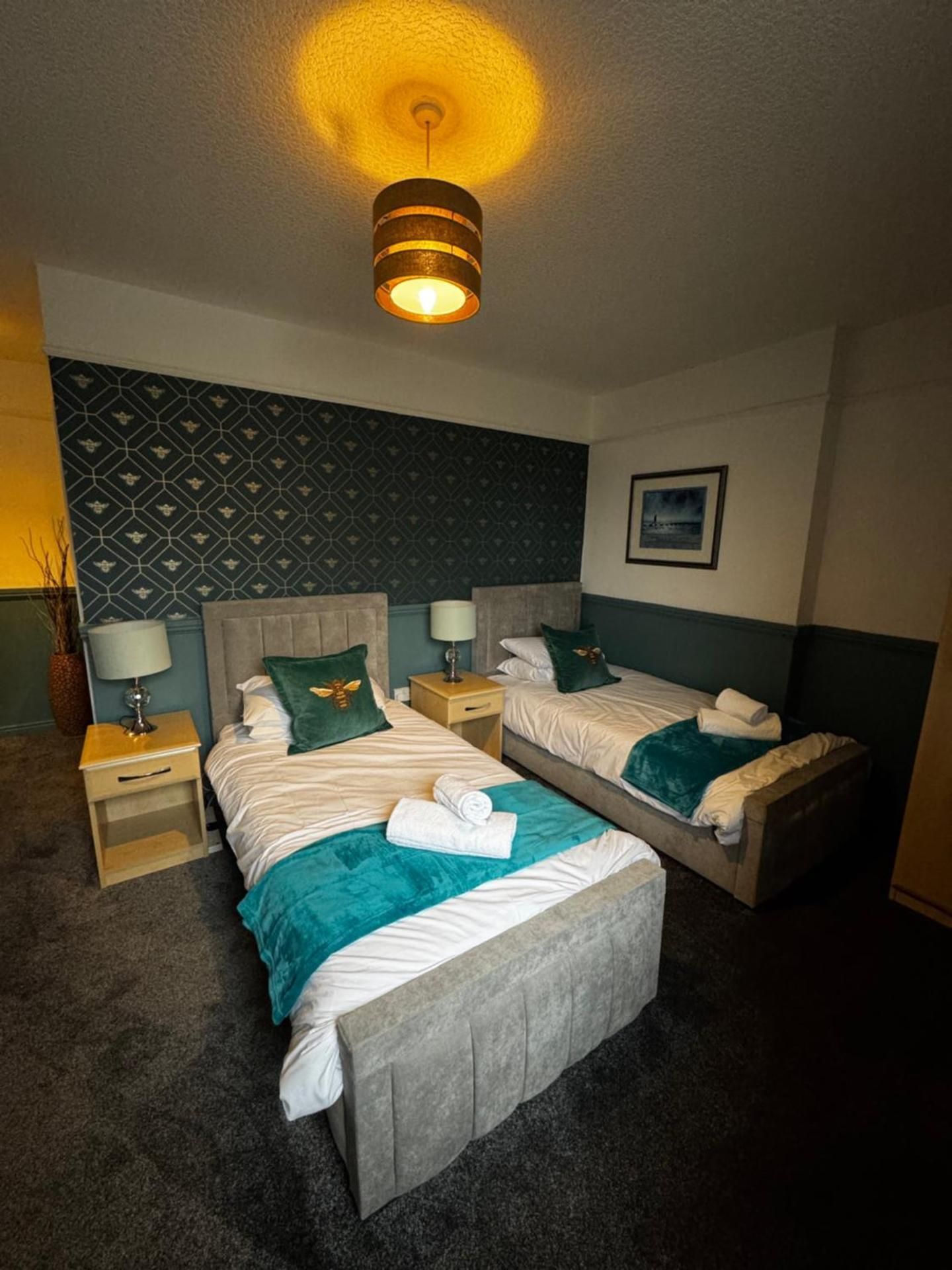 The Golden Lion Hotel Twin Room