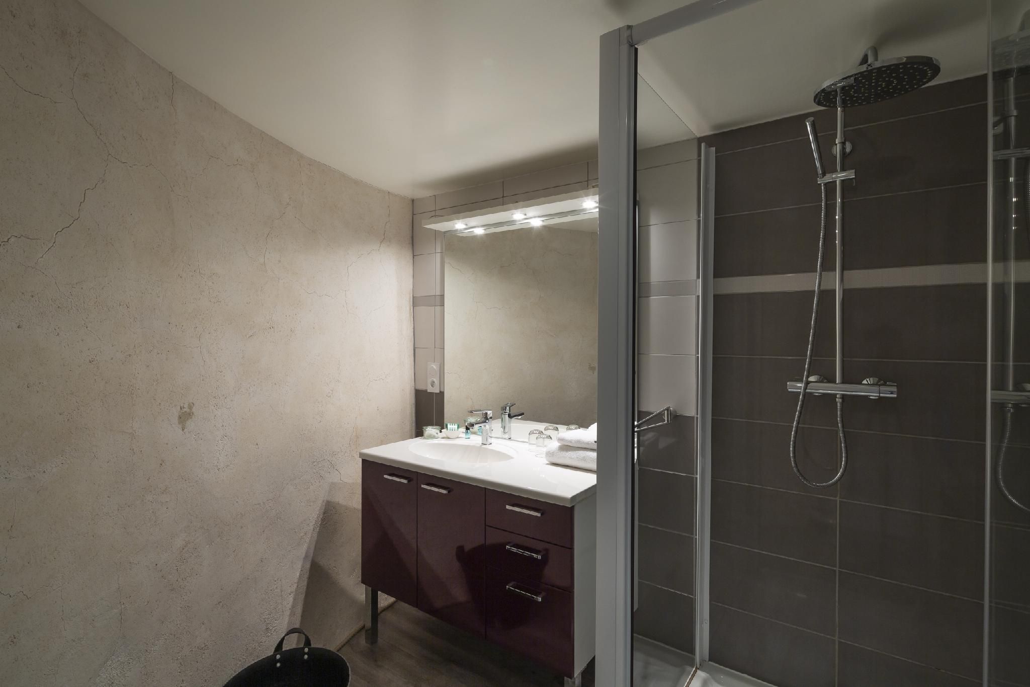 Suite 1 Tou-Suite-de Luxe-Salle de Bain amenagée-Vue mer