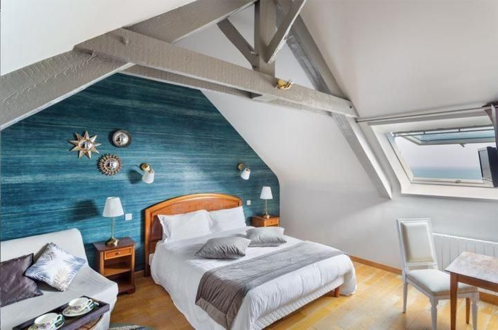 Chambres d'hôtes de la Metairie Du Vauhariot Deluxe Triple Room with Sea View