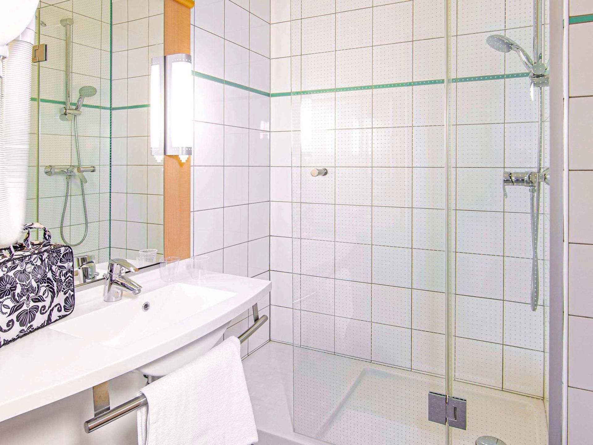 ibis Mulhouse Centre Filature Standard Room with two single beds 3