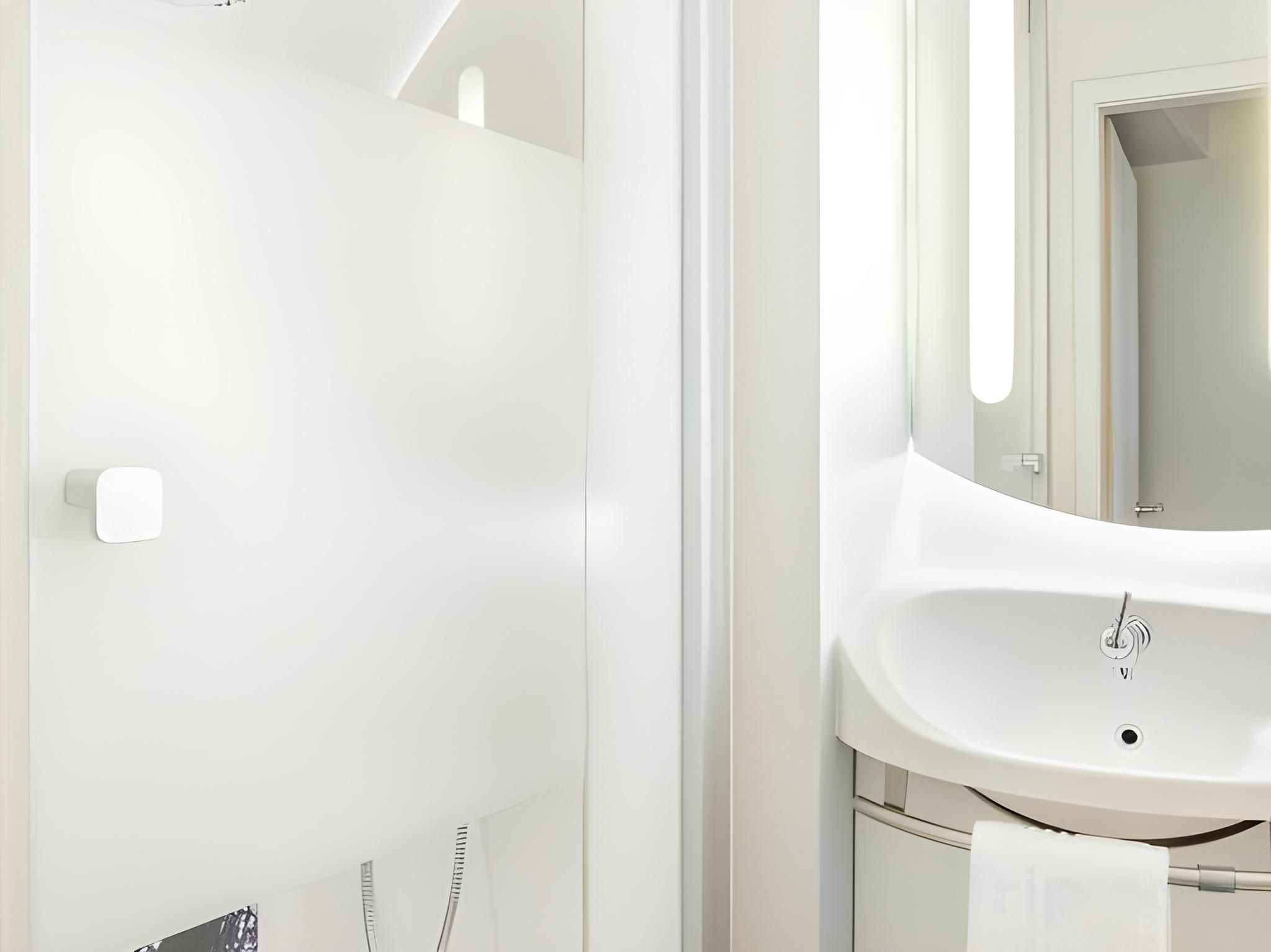 ibis budget Mulhouse Centre Gare Triple - Room With A Large Bed And A Bunk Bed