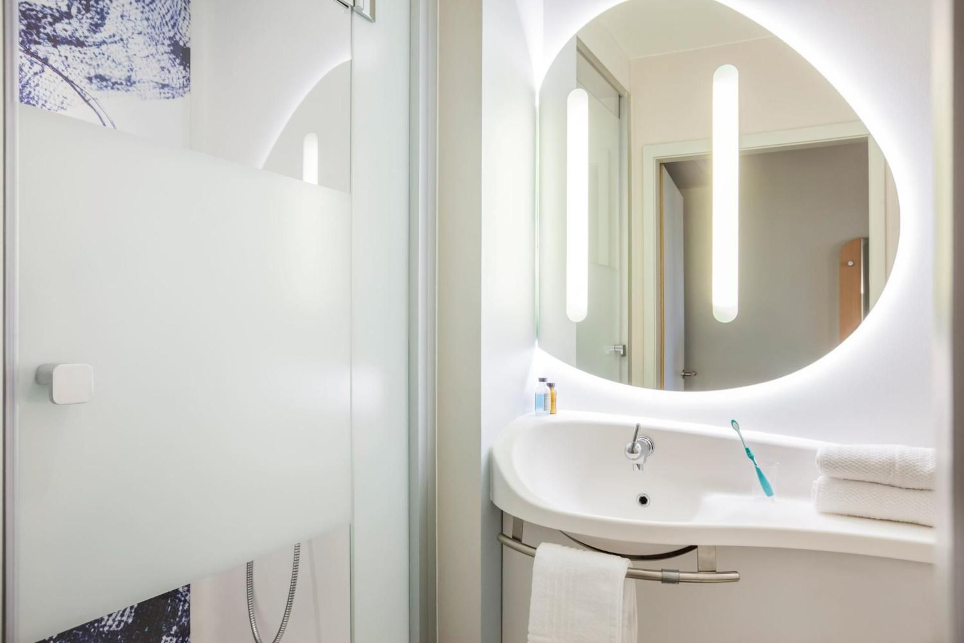 ibis budget Mulhouse Centre Gare Double Room with Bunk Bed 3