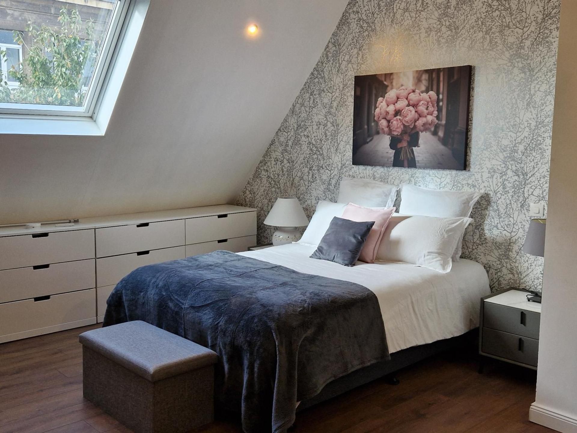 Deluxe Room (2 Adults + 1 Child)