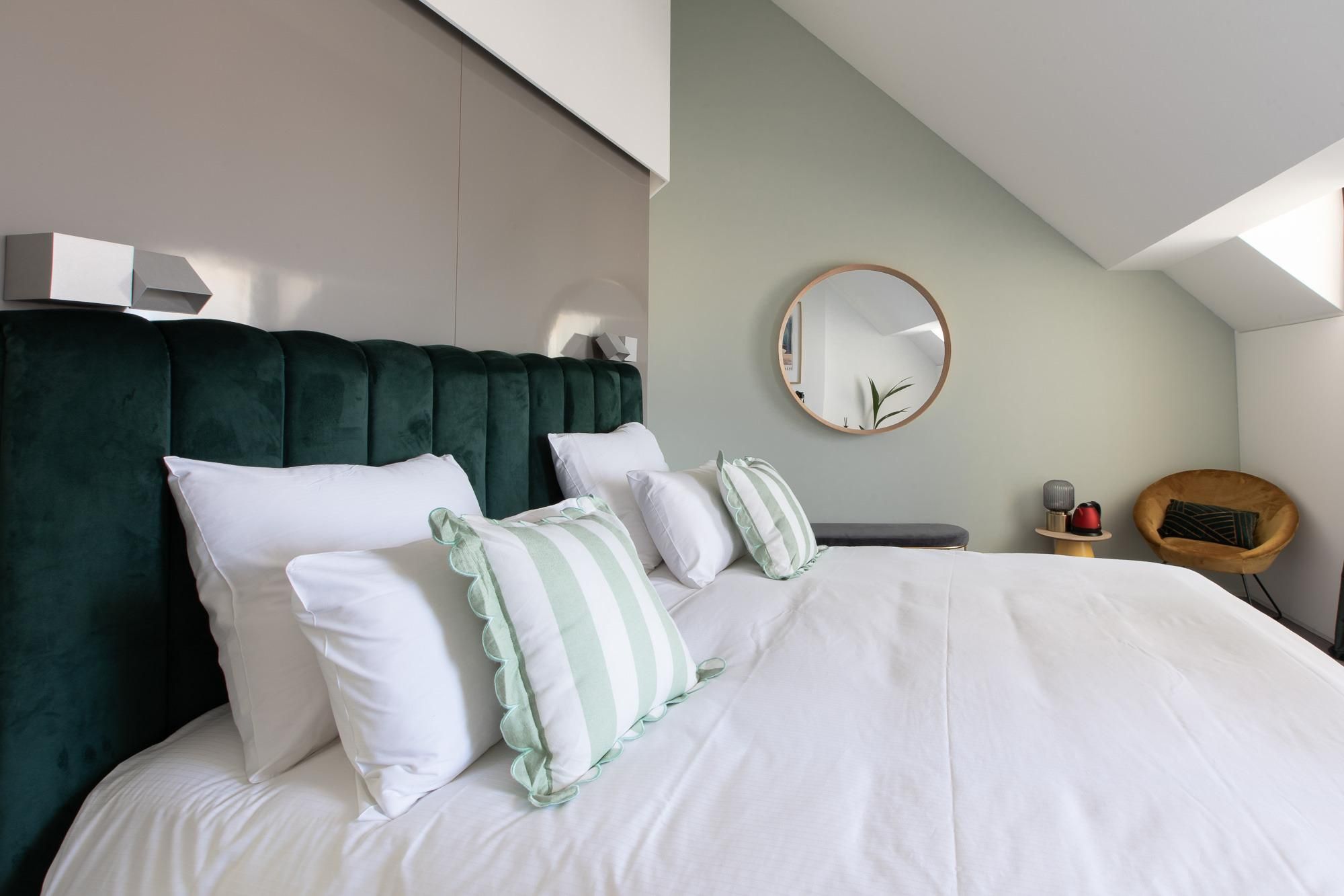 Suite 8
