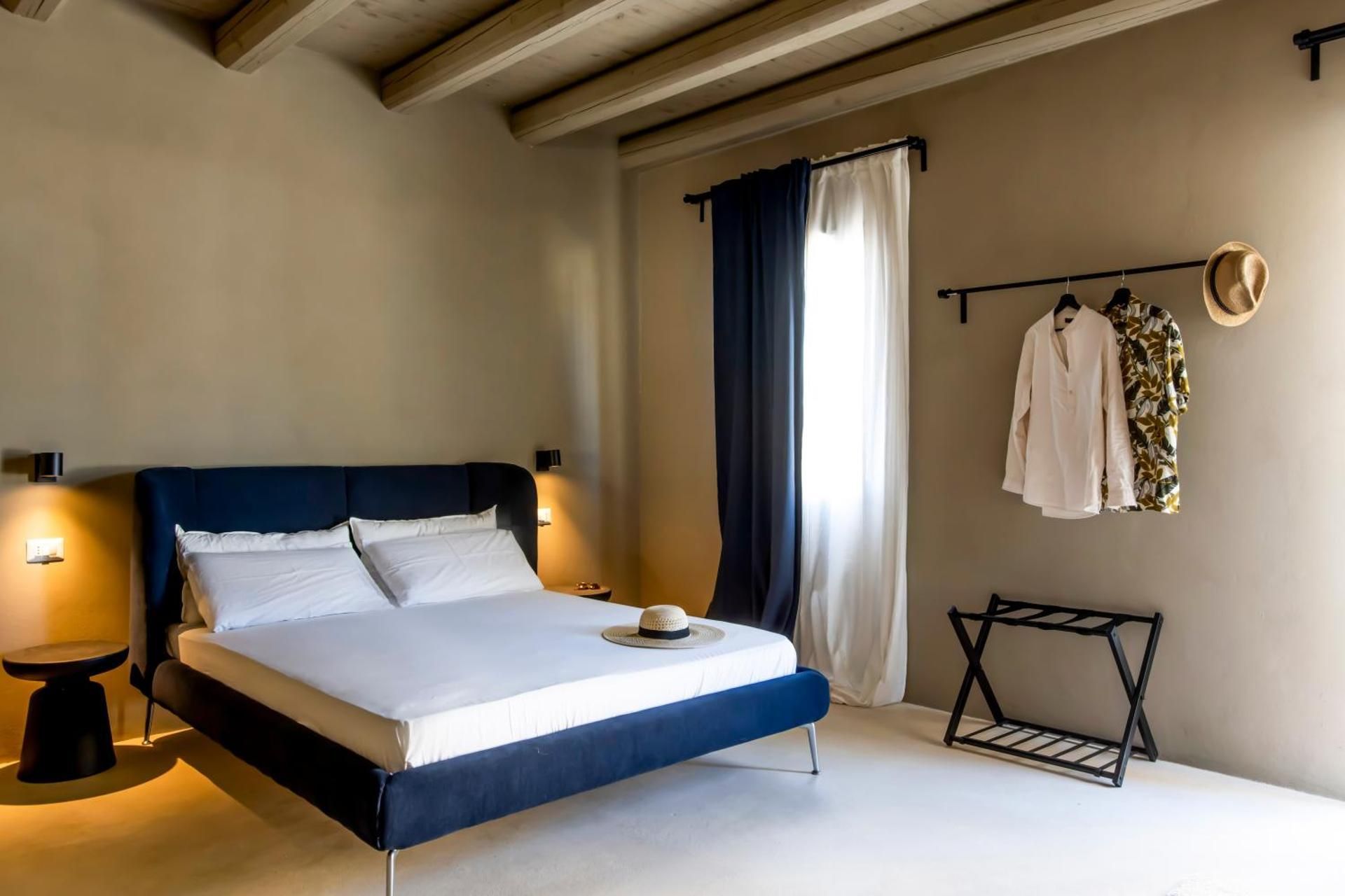 Deluxe Queen Suite