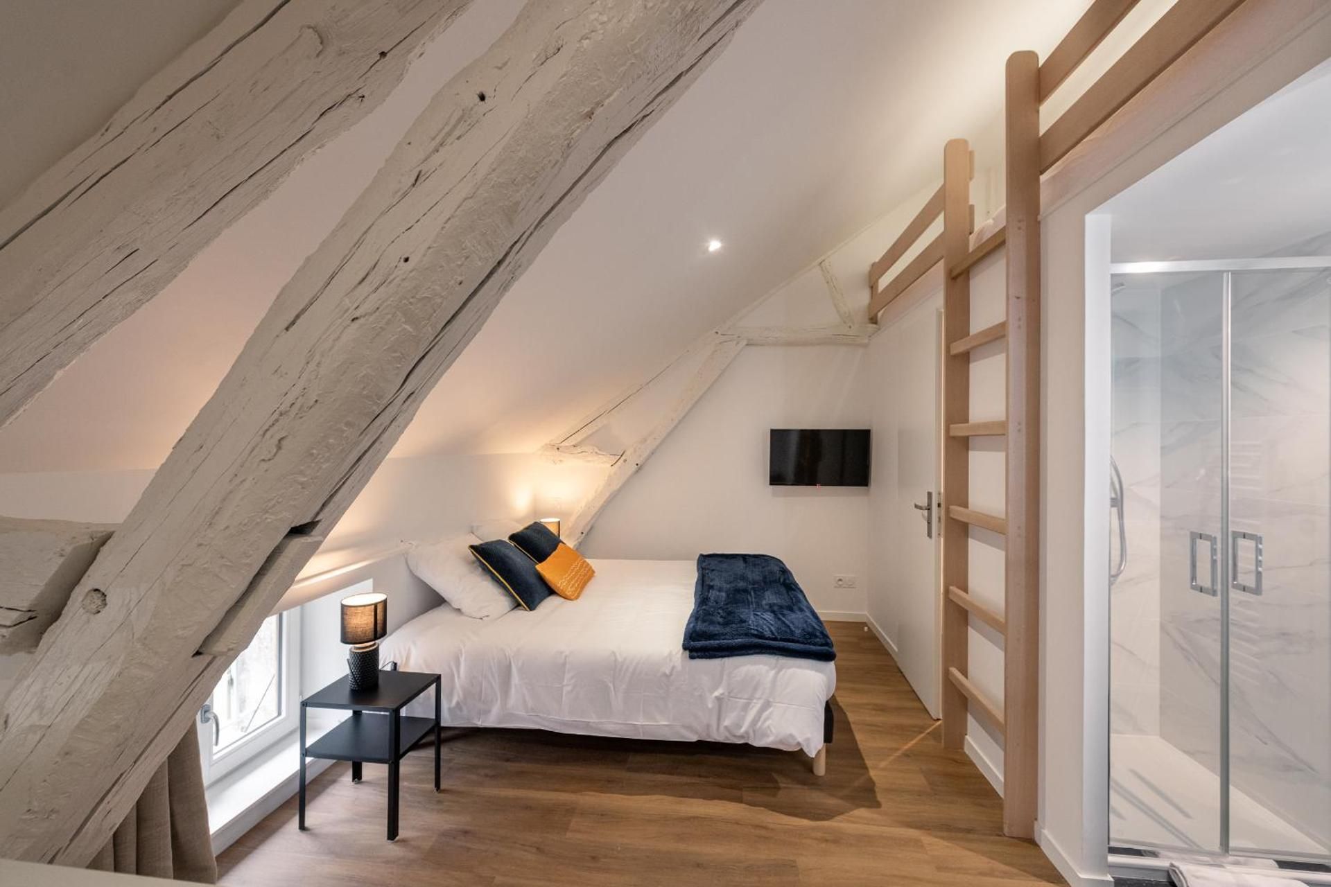  Apartment with mezzanine