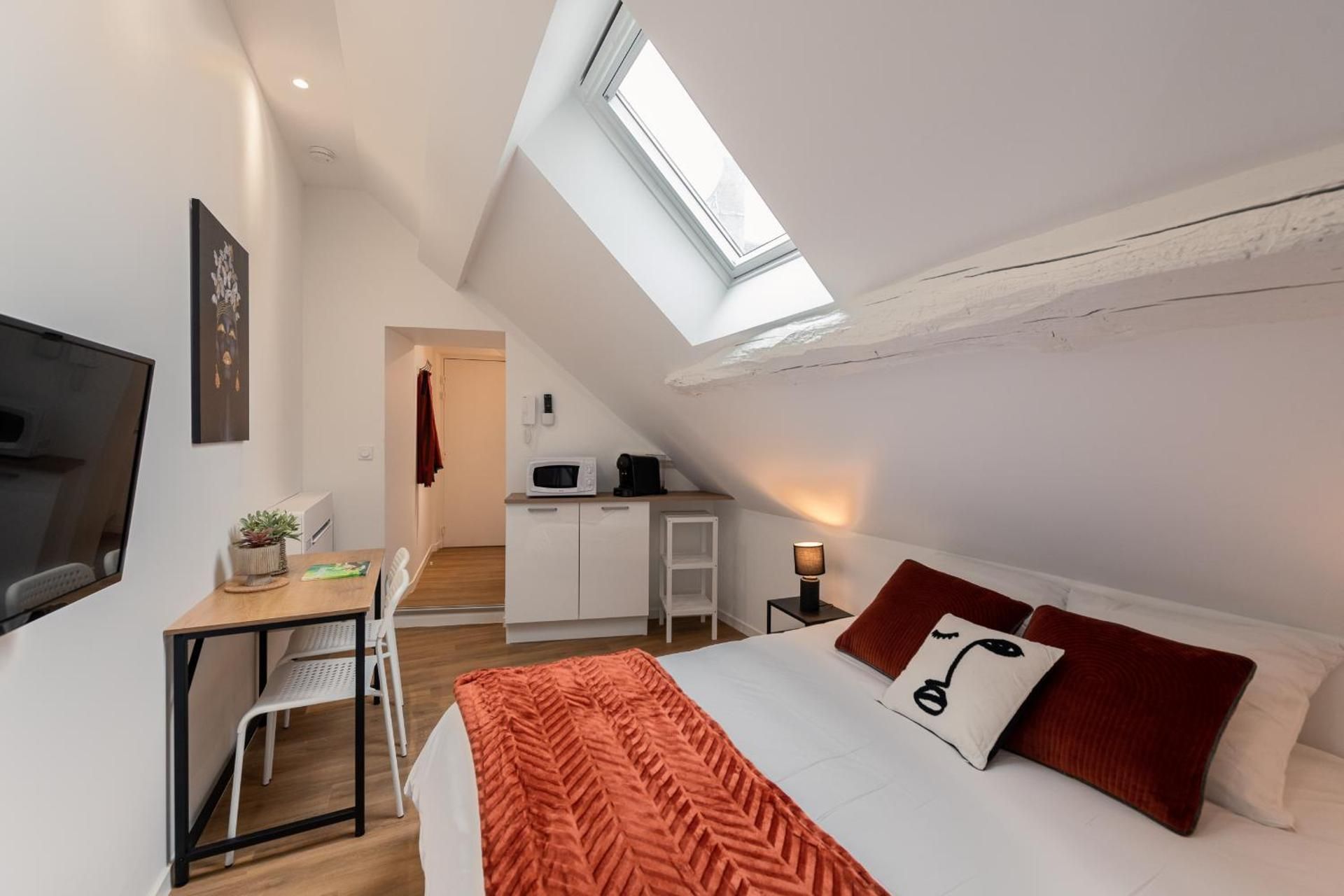 One-Bedroom Apartment