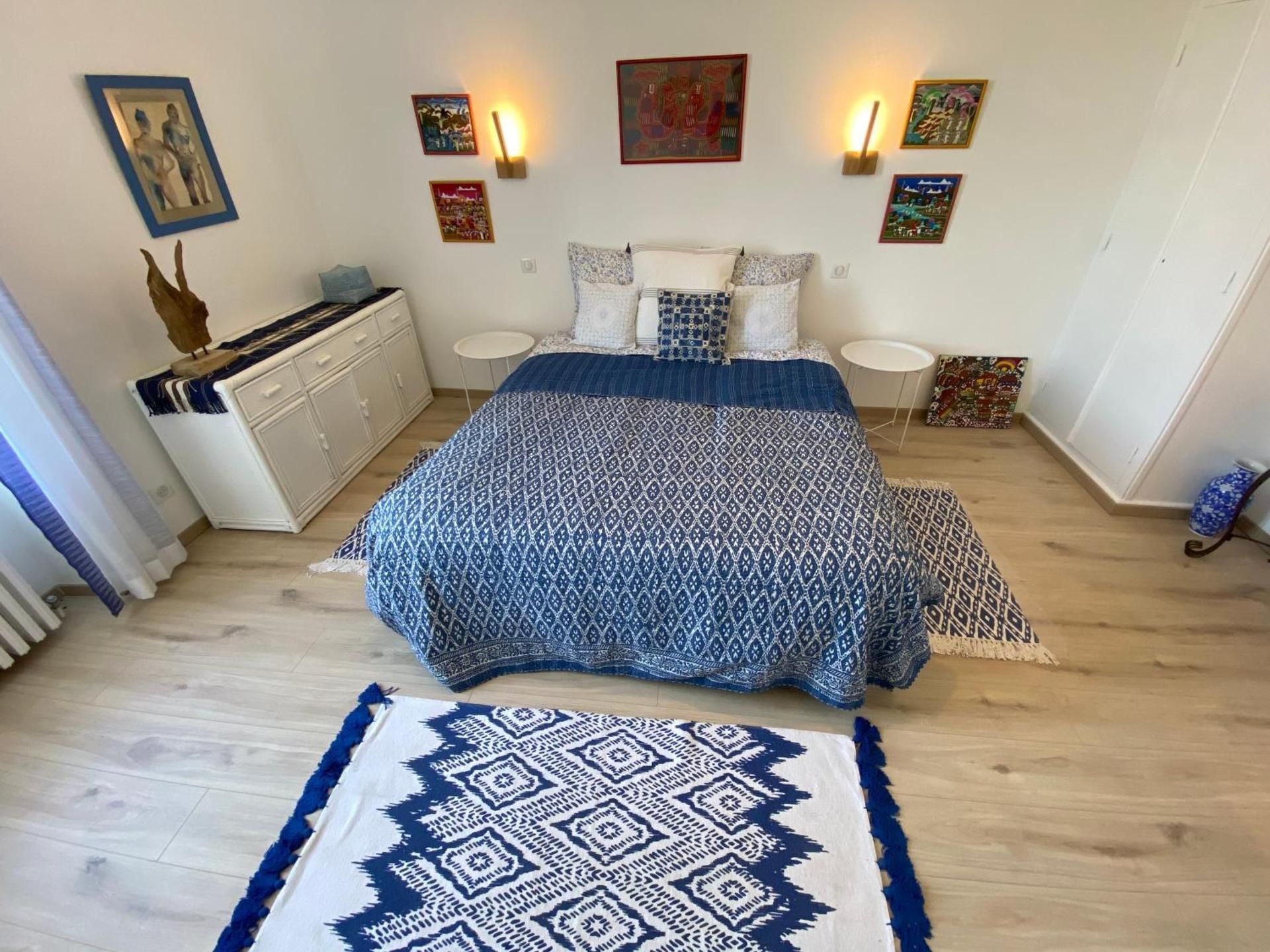 Deluxe Room (2 Adults + 1 Child)