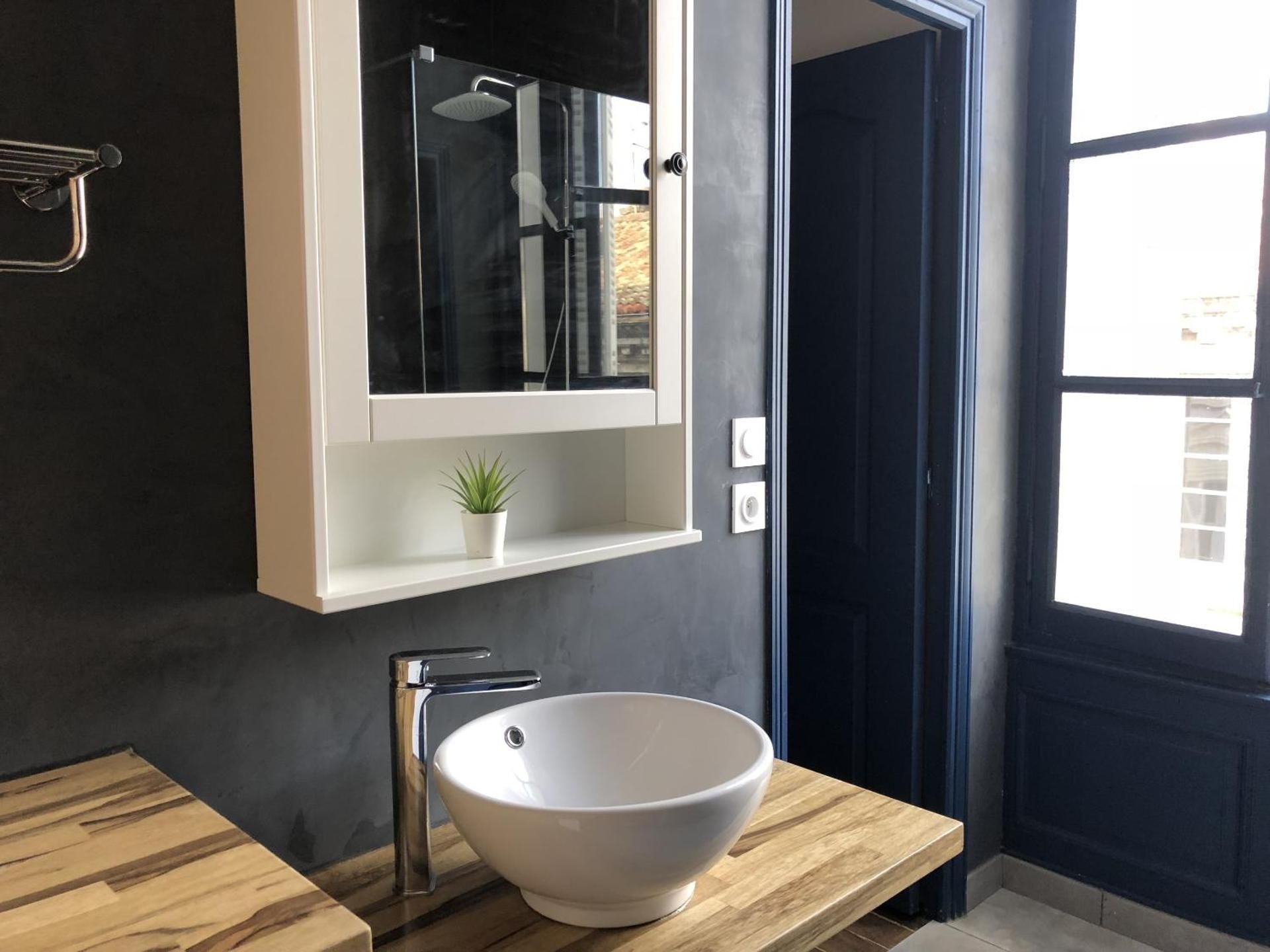 Apartment with Shower