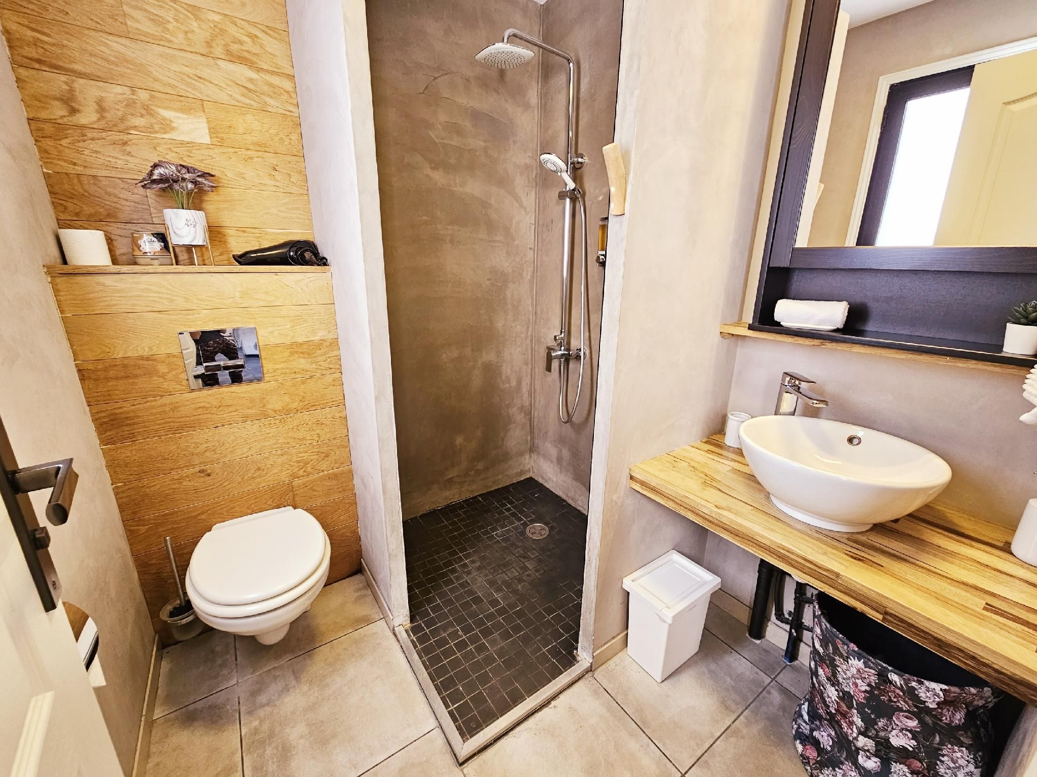 Chaleureux T2 cœur de ville avec balcon APT 12