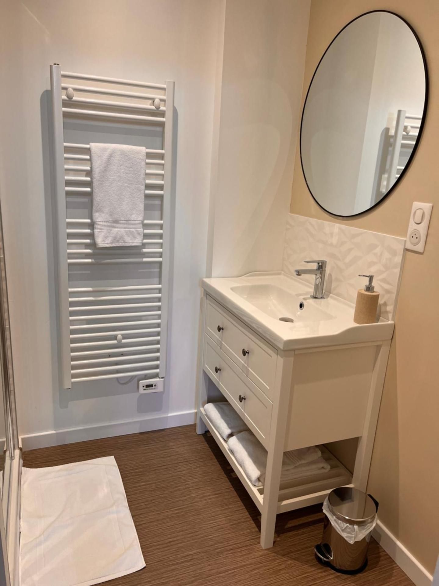 Studio Apartment with One Double Bed