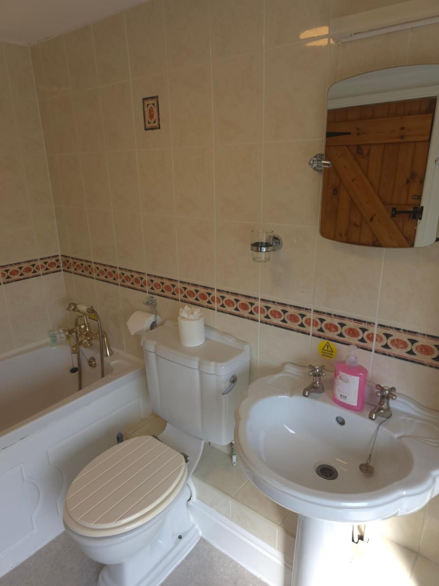 Deluxe Double Room (2 Adults + 1 Child)