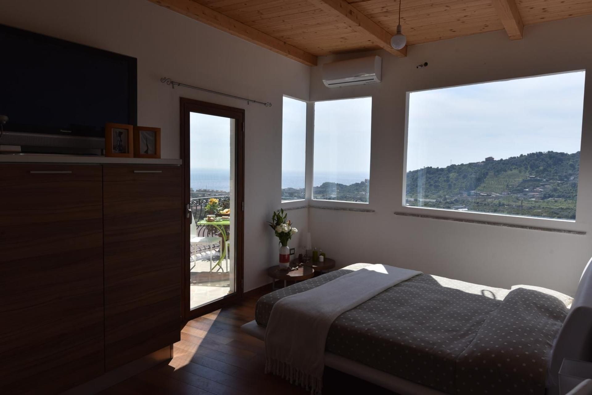 Deluxe Double Room with Balcony and Sea View