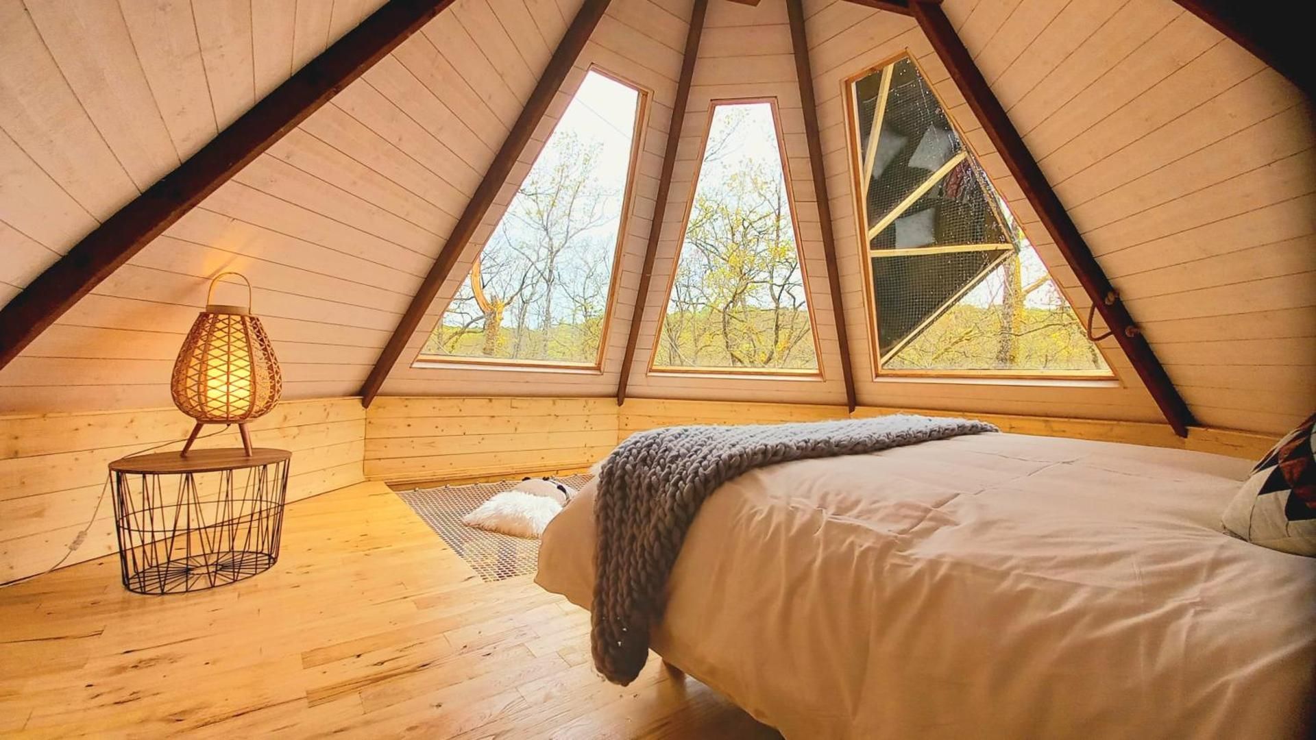 Wooden Treehouse with Spa Bath