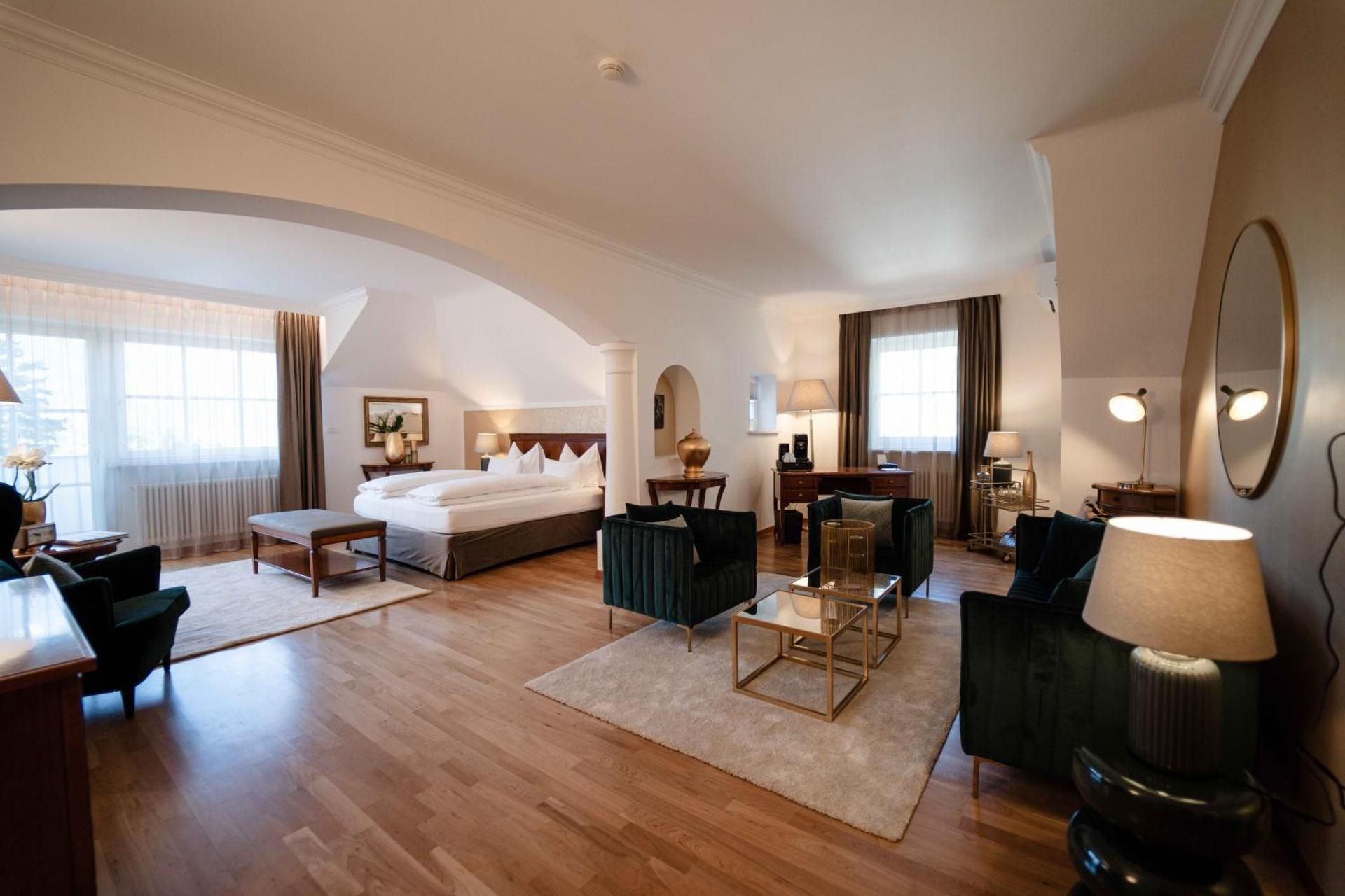 Suite with Mountain View