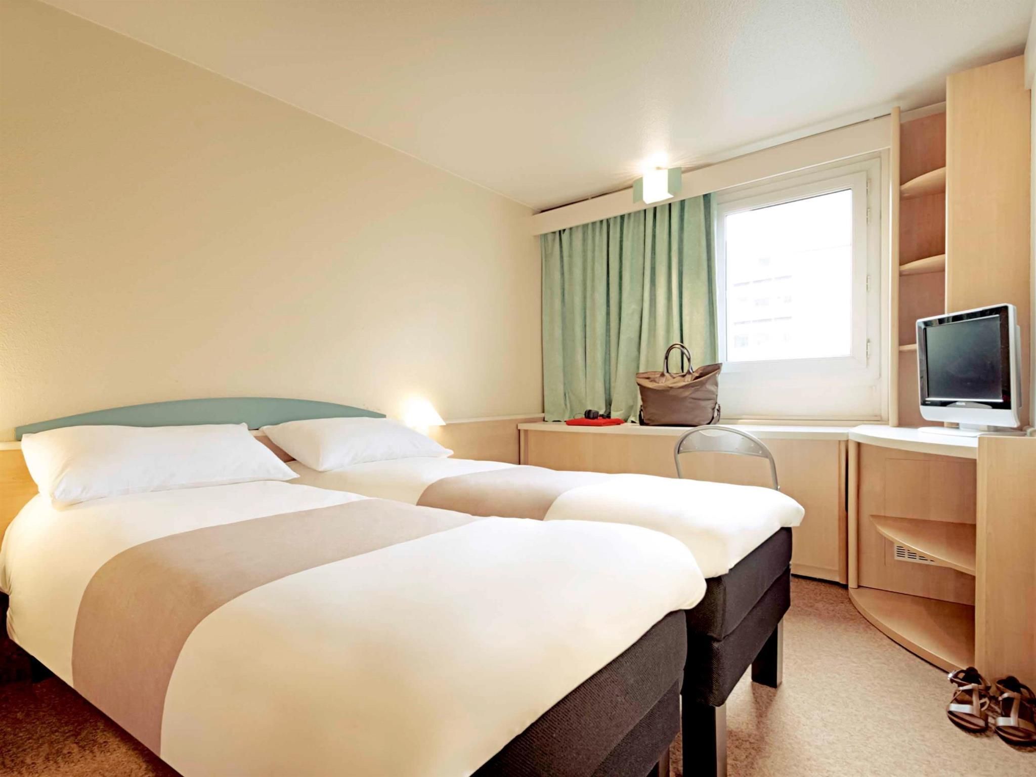 ibis Périgueux Centre Standard Room with two single beds