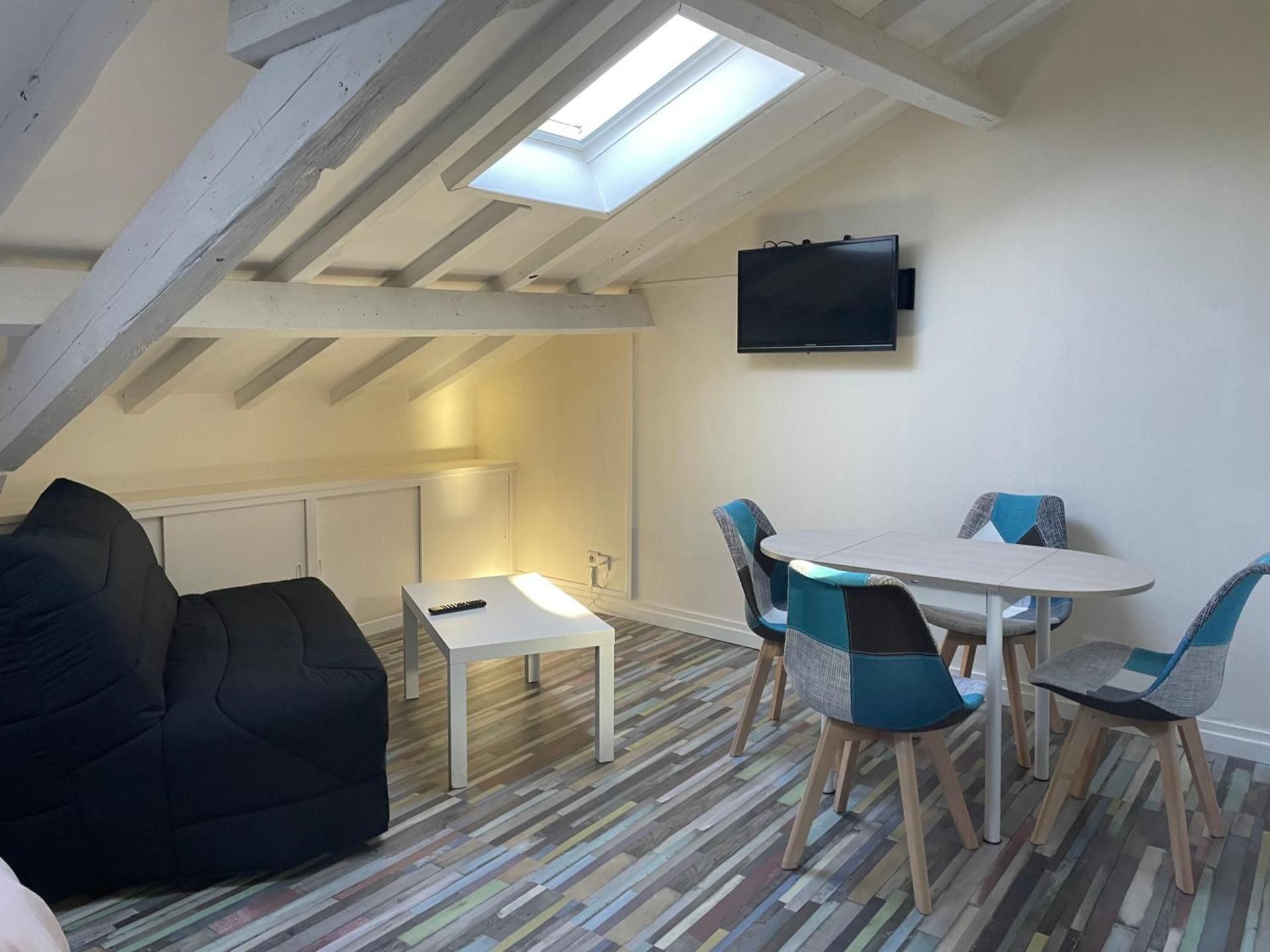 King Studio with Sofa Bed