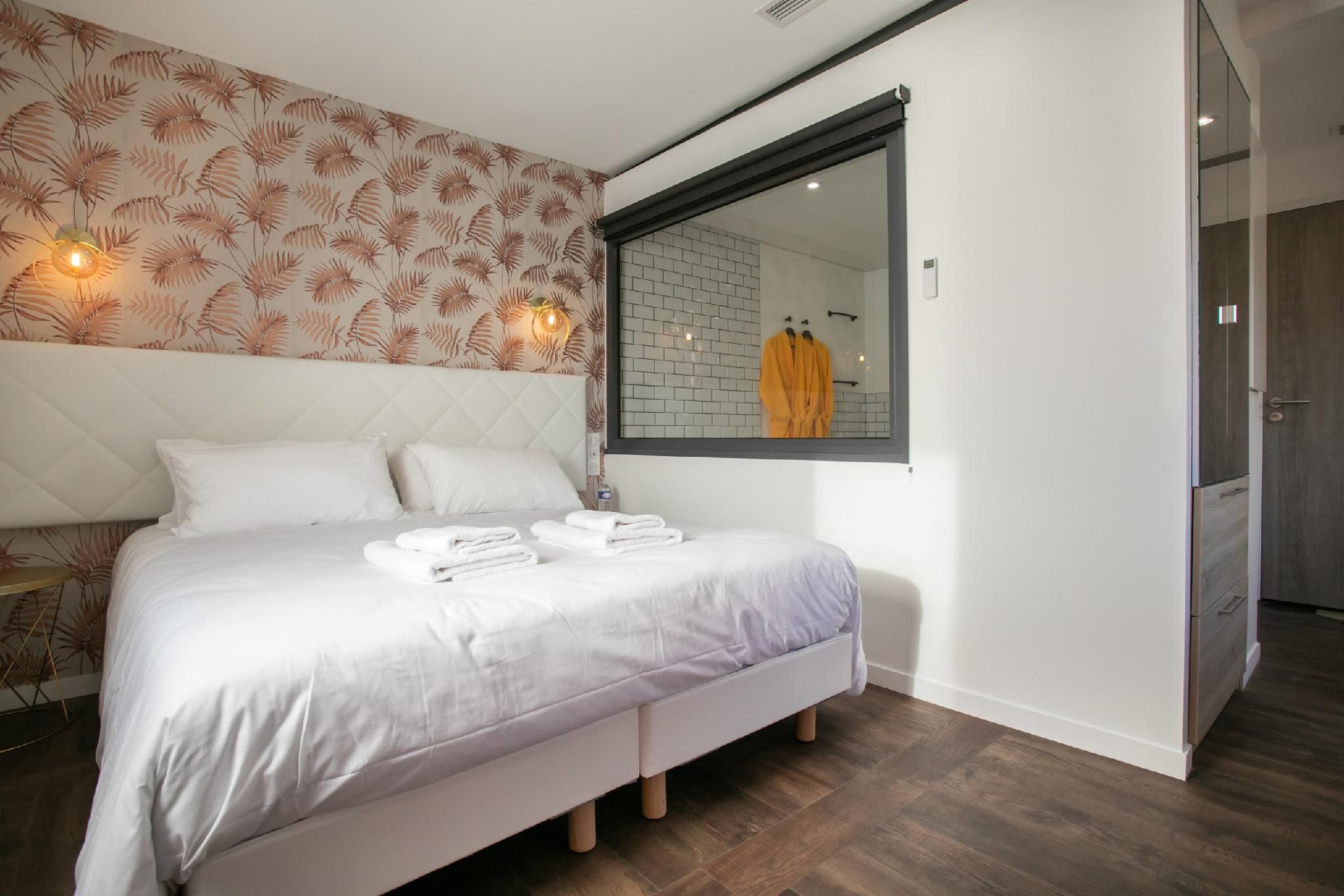 Appartement-Bain à remous-Chic et Balnéo