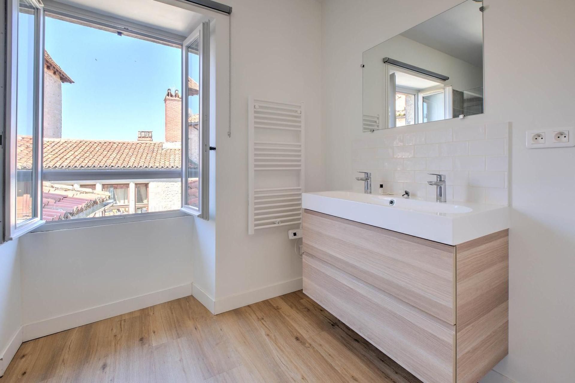 Studio Apartment with Air conditioning