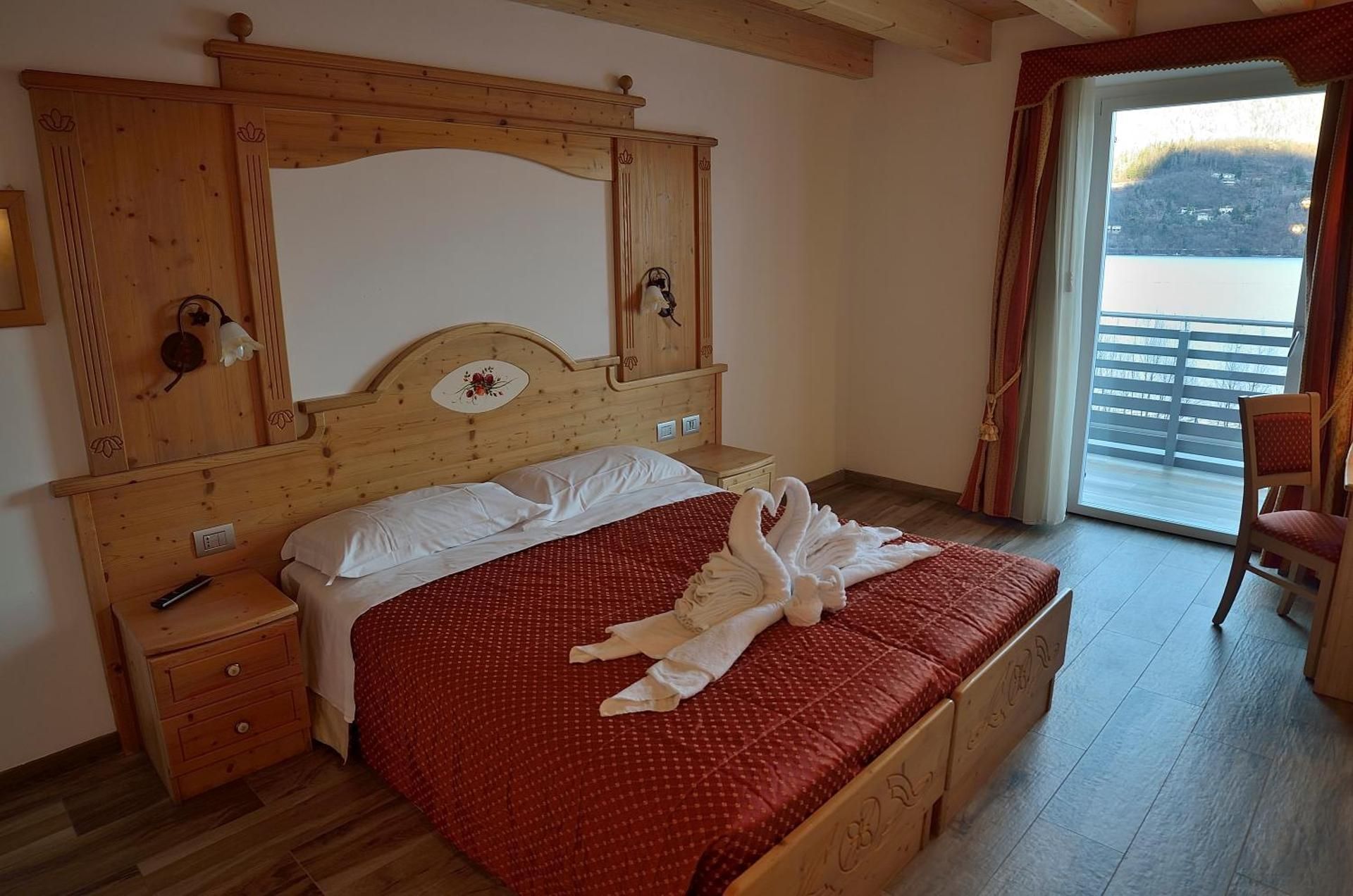 Superior Double or Twin Room with Lake View