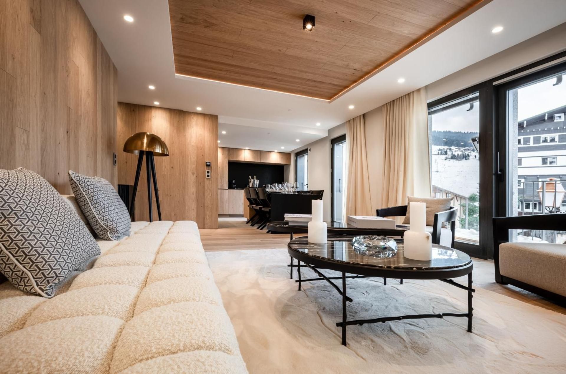 DELUXE APARTMENT