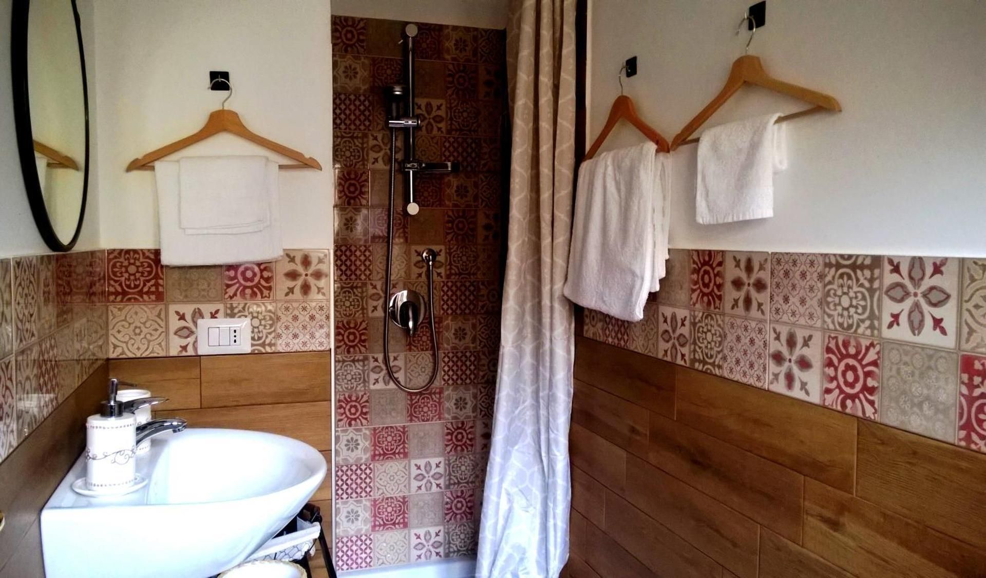 Deluxe Double Room with Shower