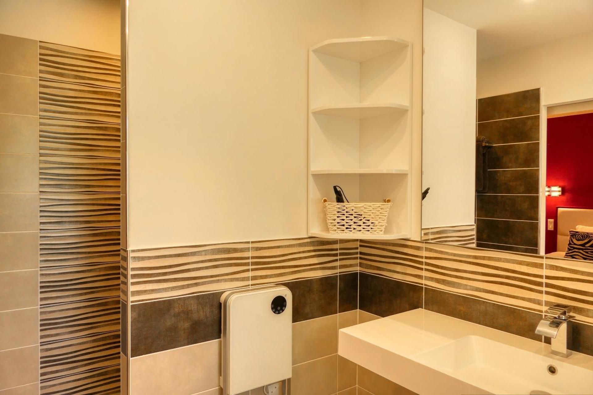Deluxe King Suite