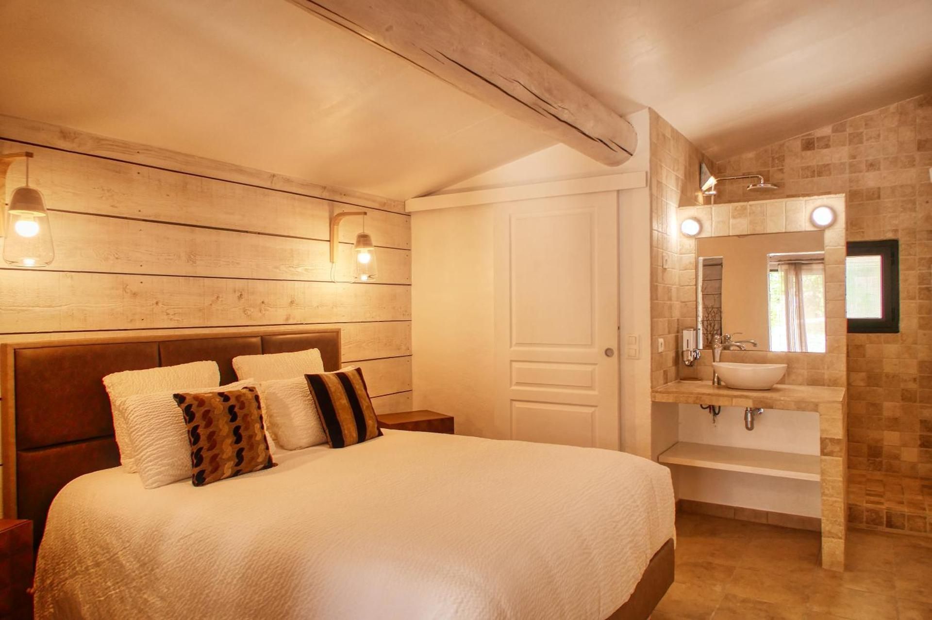 Deluxe Family Suite