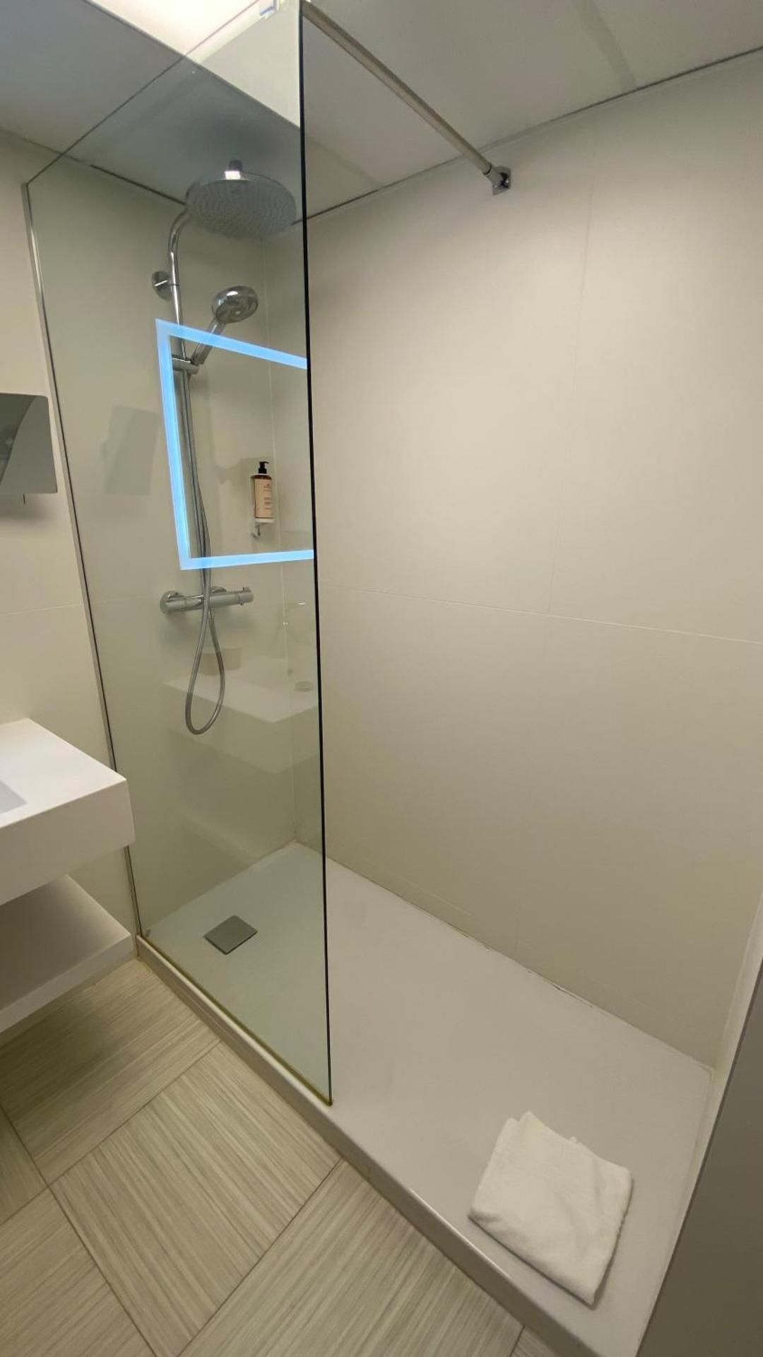 Hôtel Mercure Perpignan Centre Standard Room with 2 Single Beds 3