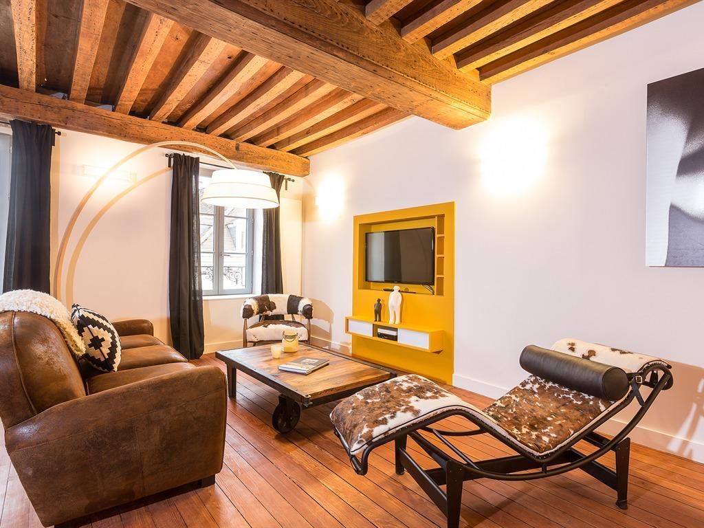 Apartment-Deluxe-Ensuite with Shower-City View-Moutarde