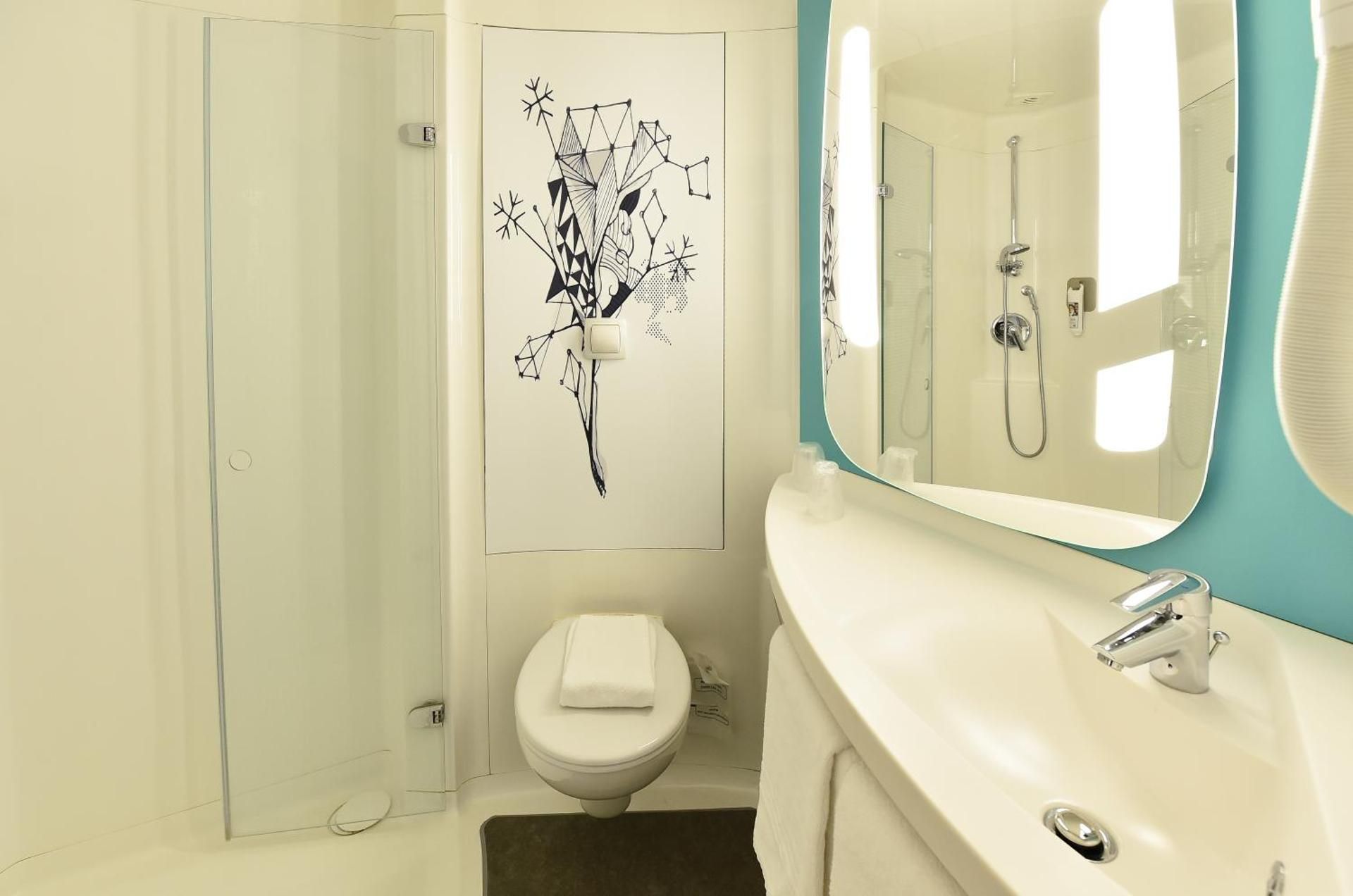 Double - Room With A Large Bed For 2 People