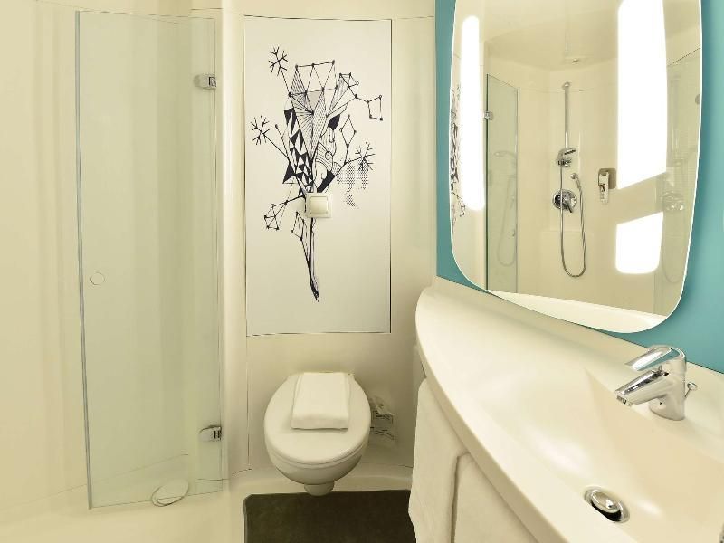 TRIPLE - room with twin beds and 1 pull-out bed