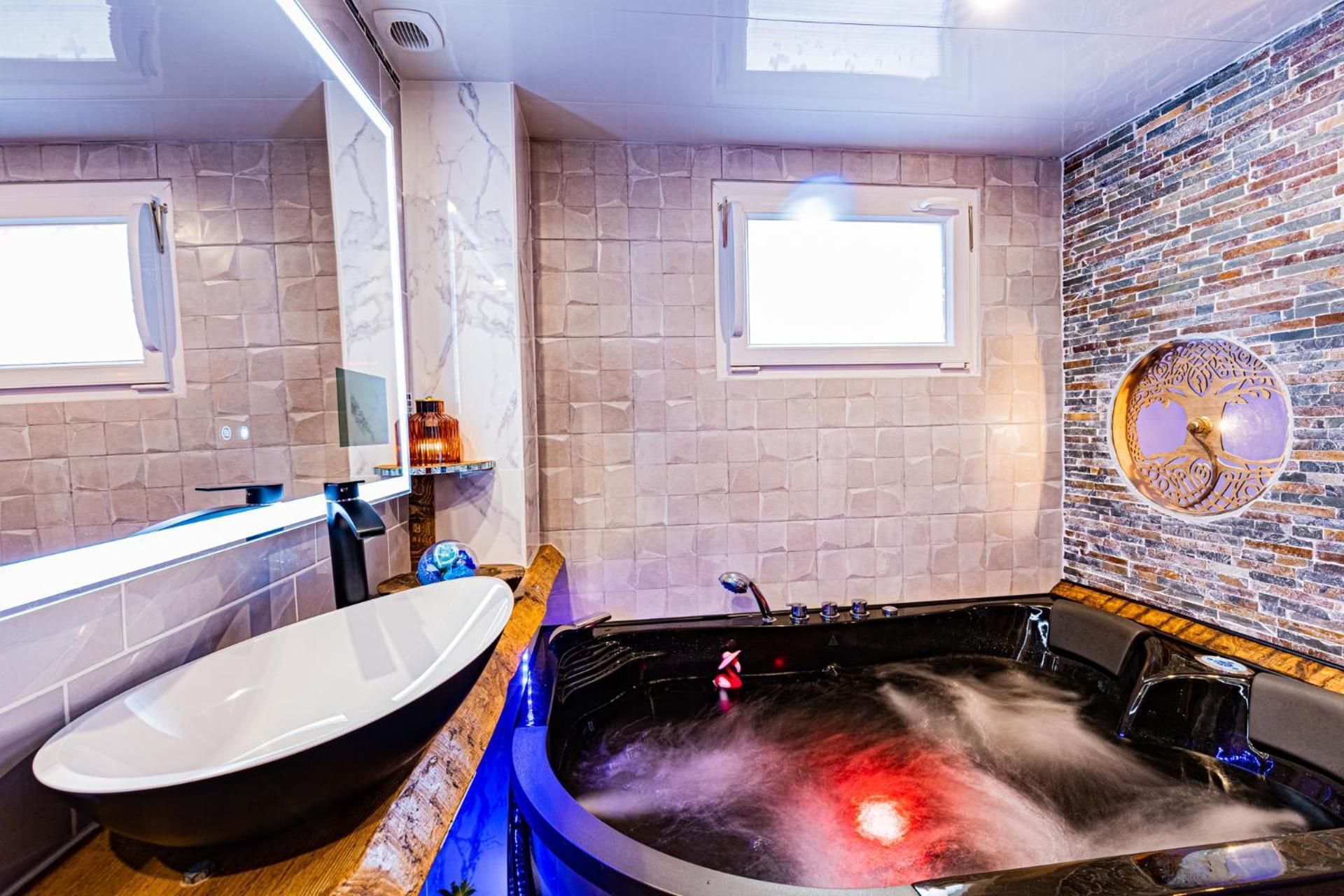 Queen Room with Spa Bath