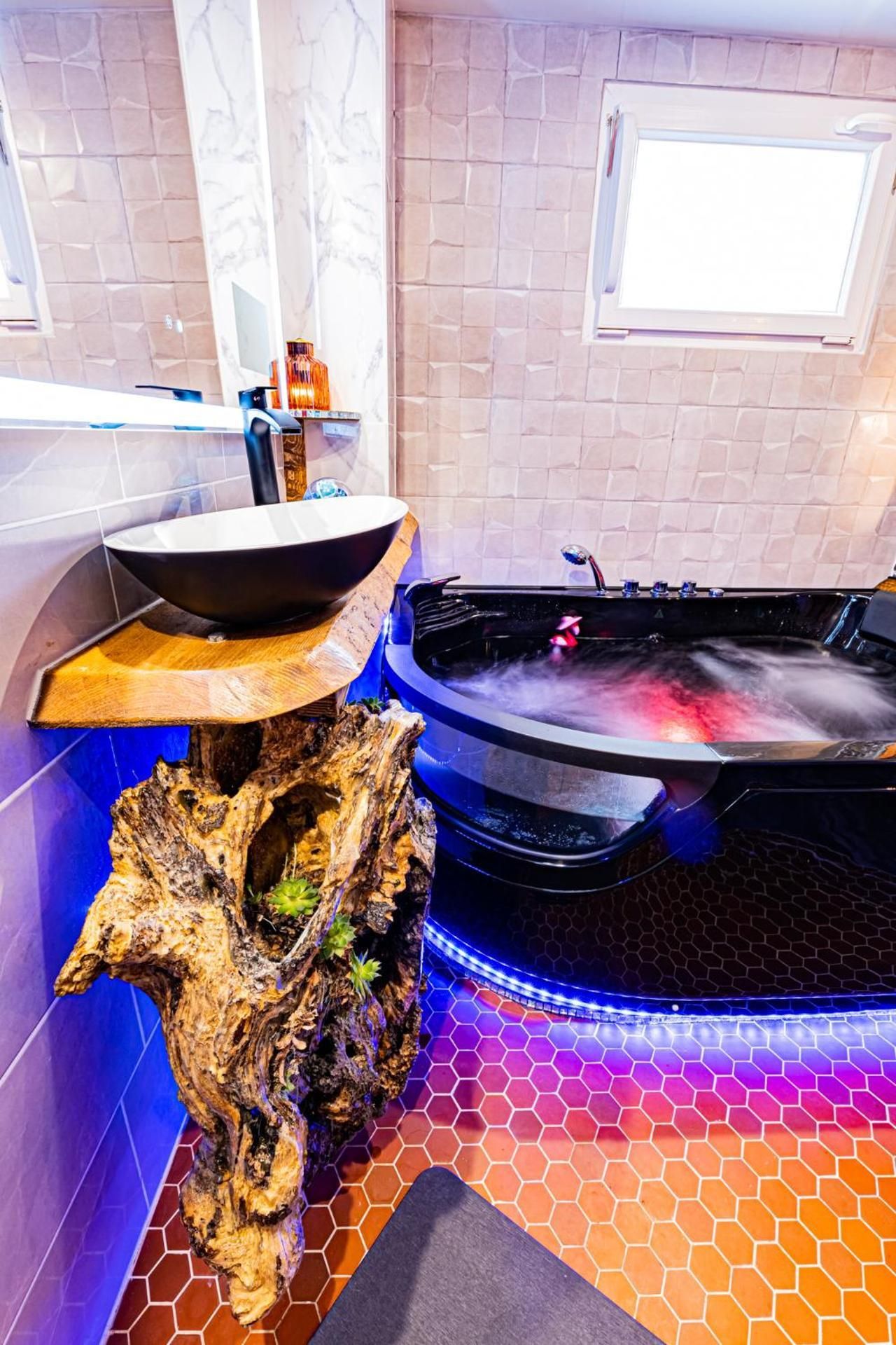 Queen Room with Spa Bath