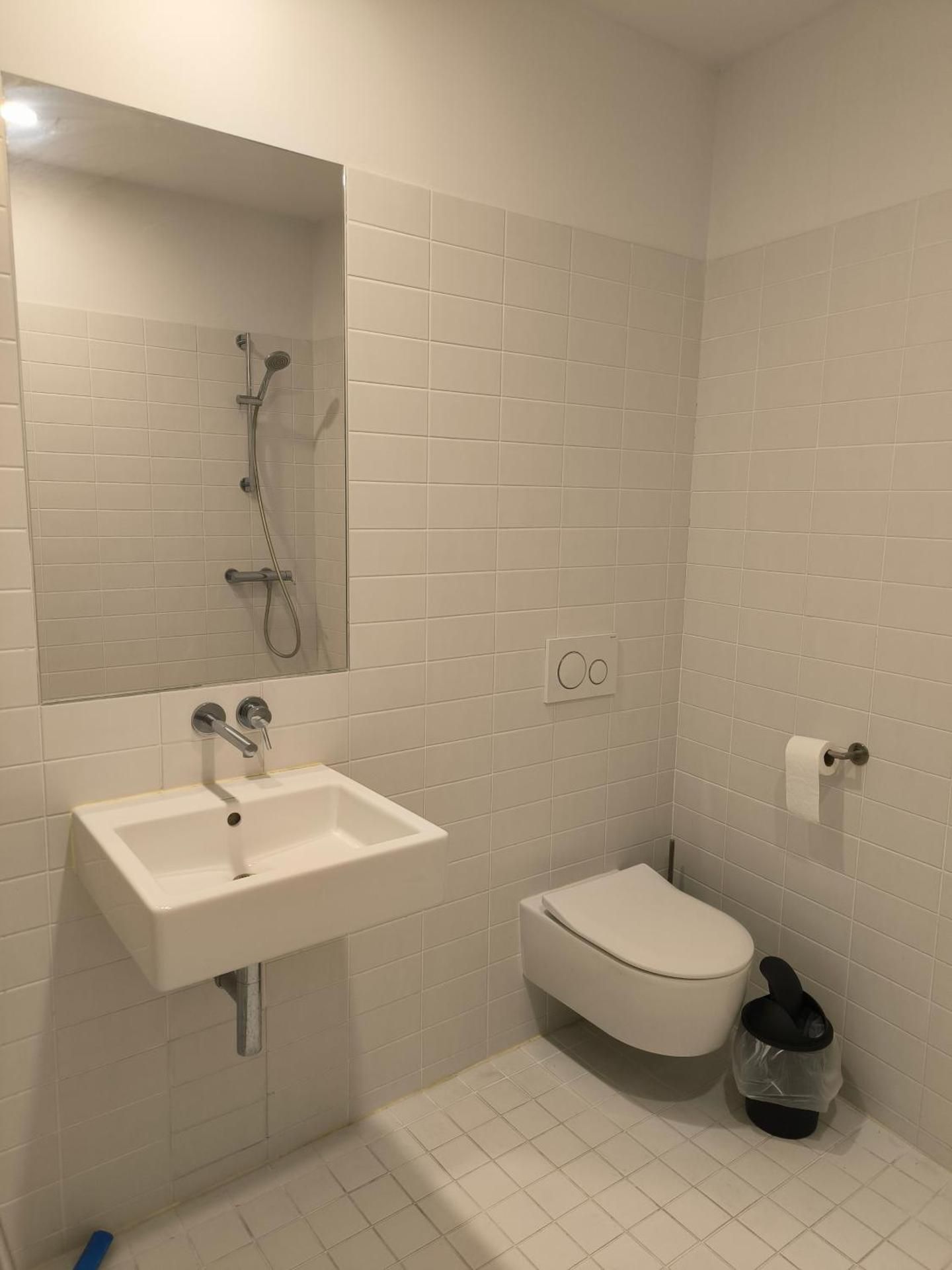 6-Bed Room with Bathroom