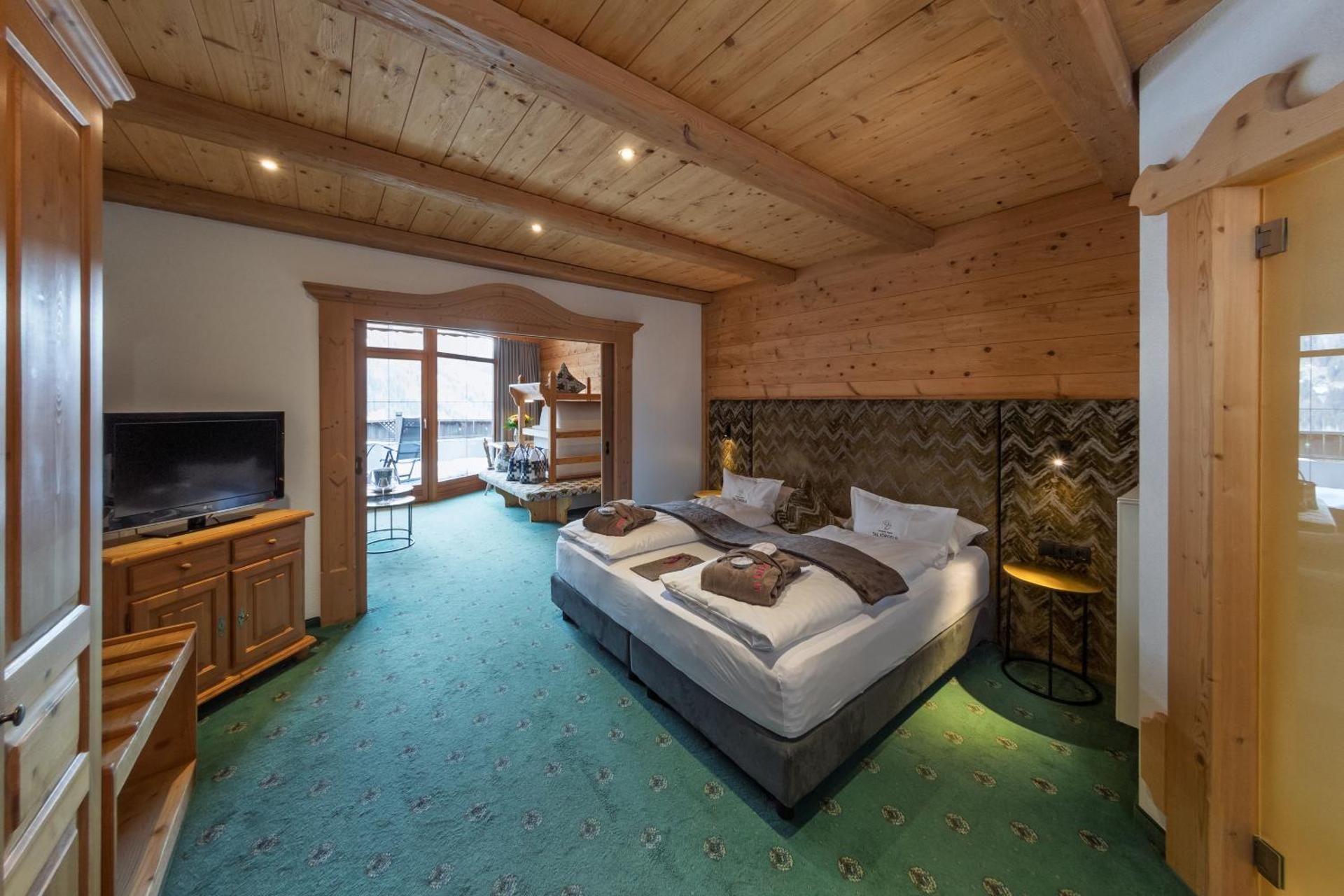 Deluxe King Suite