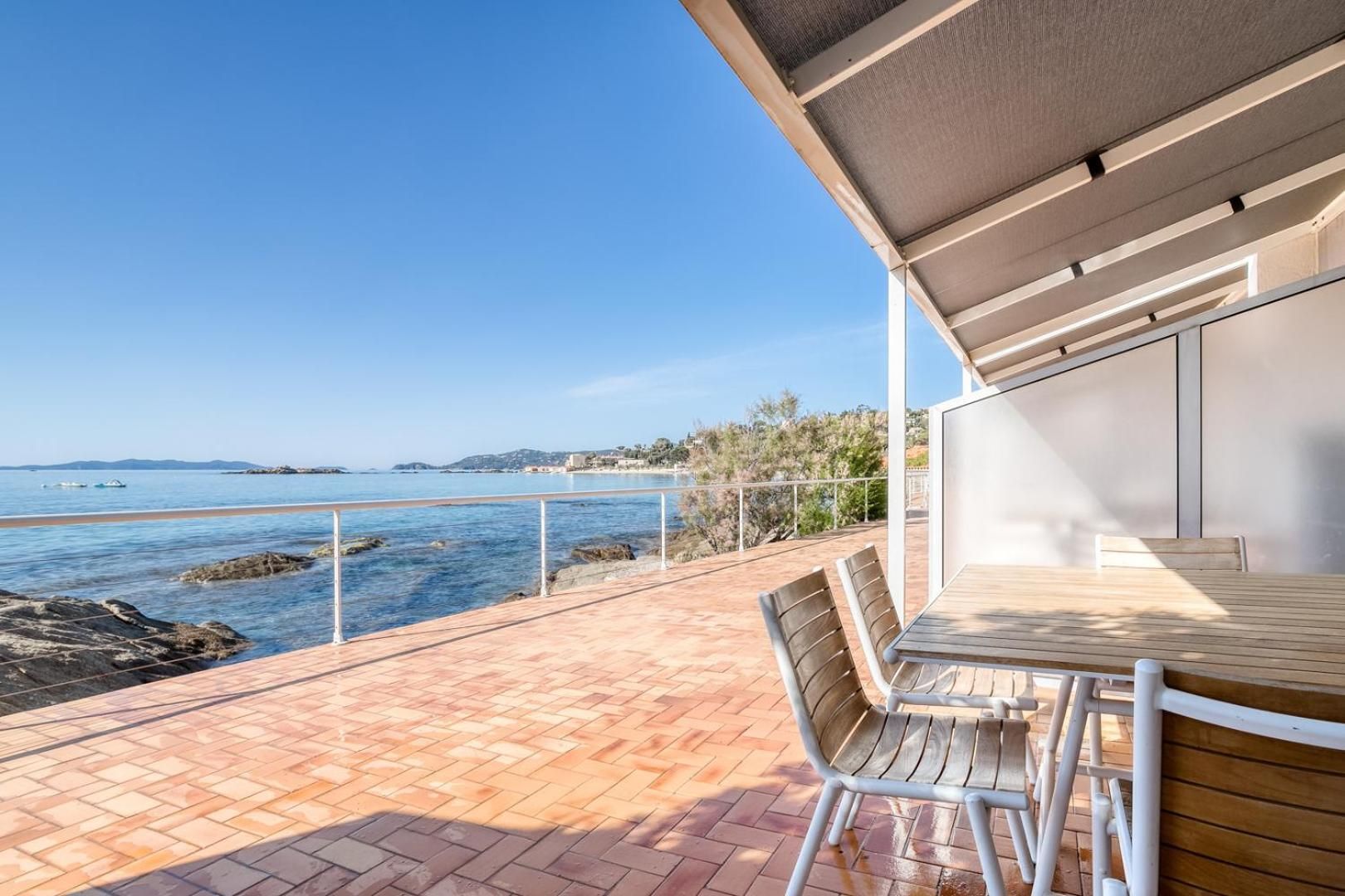 One-Bedroom Apartment - Sea Side