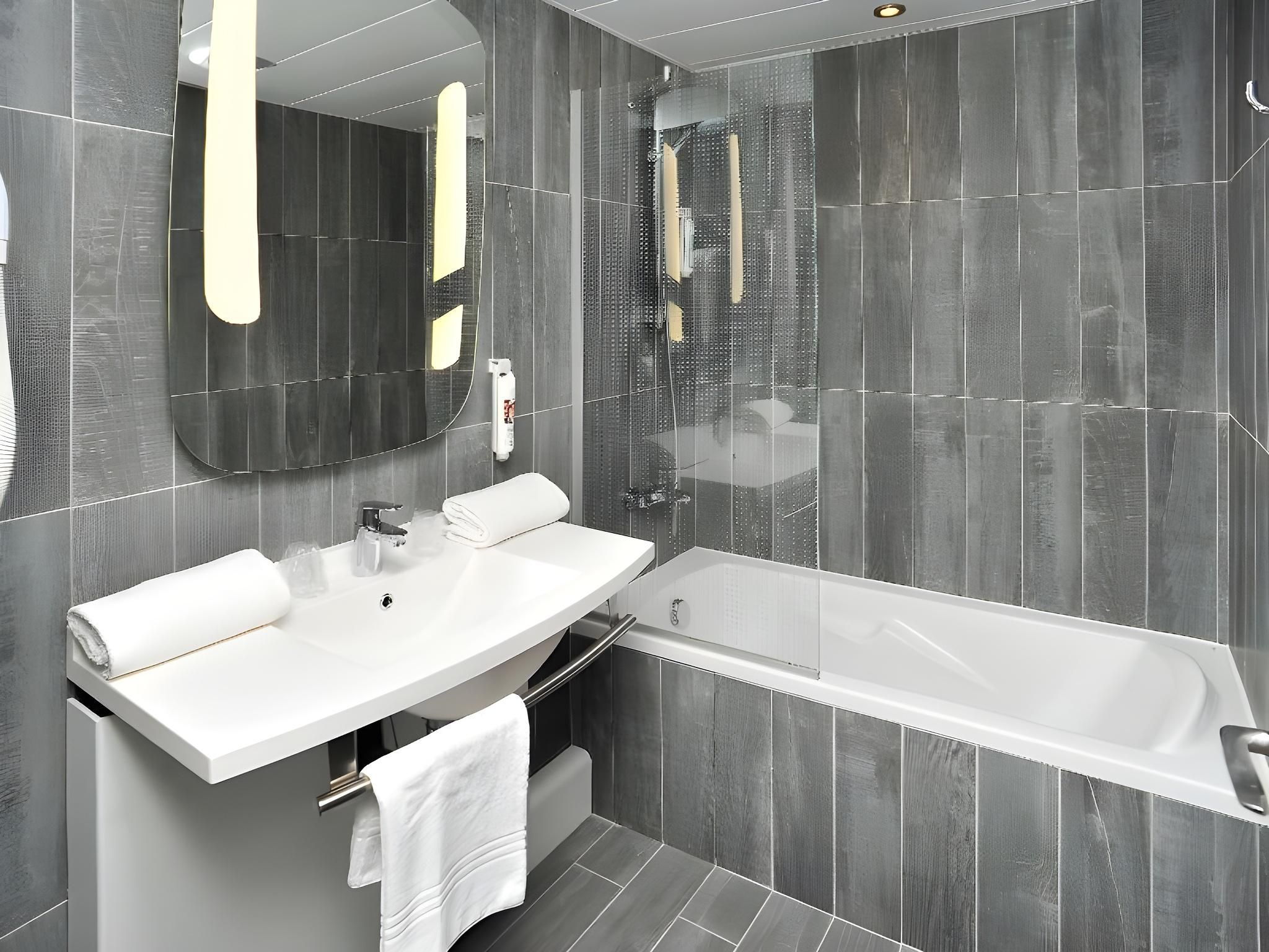 ibis Lyon Centre Standard Room with 1 Double Bed 3