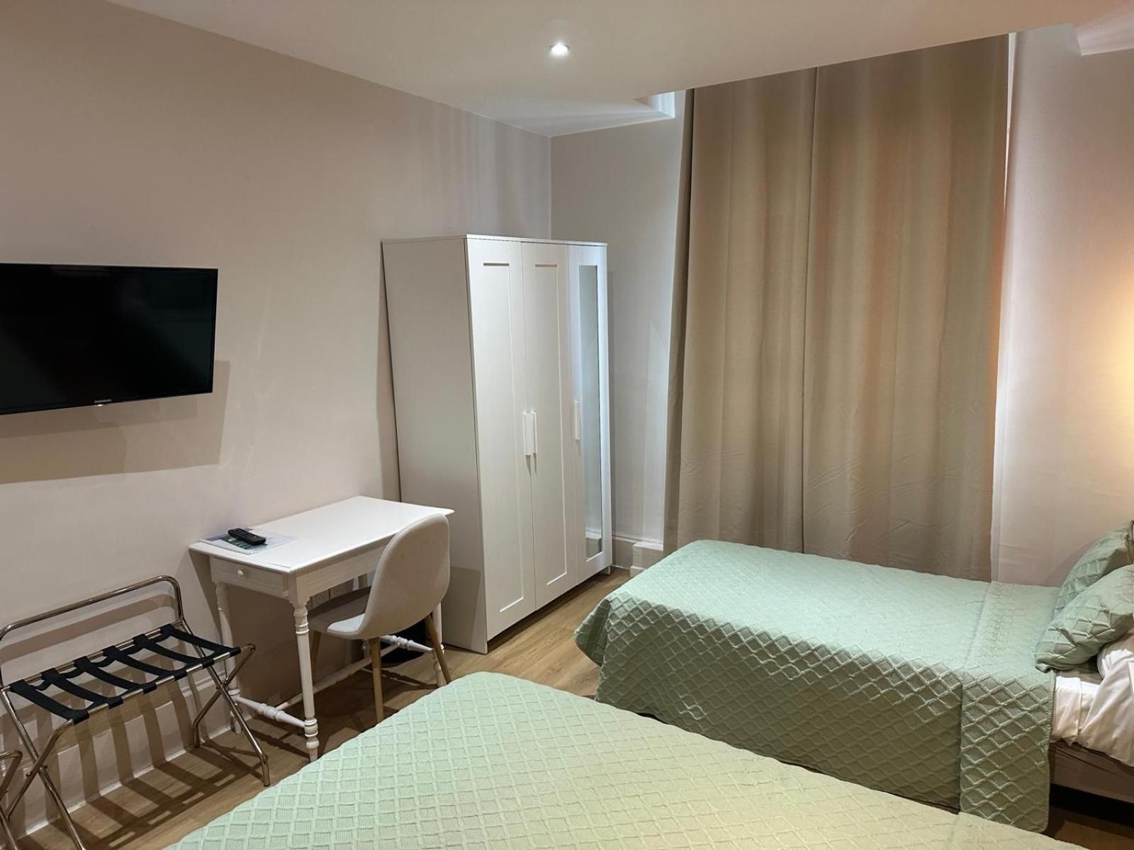 Hotel Azur Comfort Triple Room 2